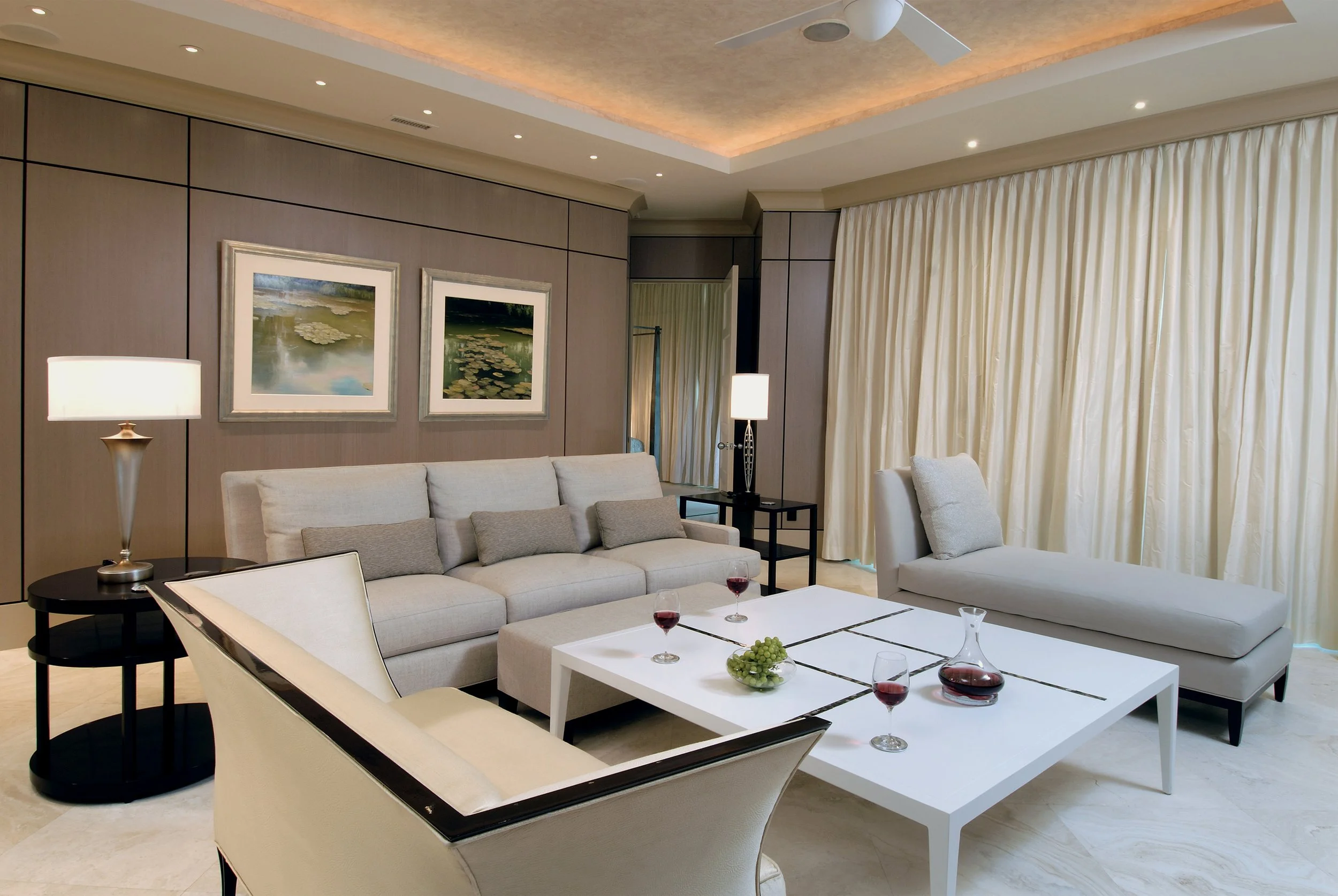Interior by Ryan Art & Design – example of conceptual balance between tradition and modernity.