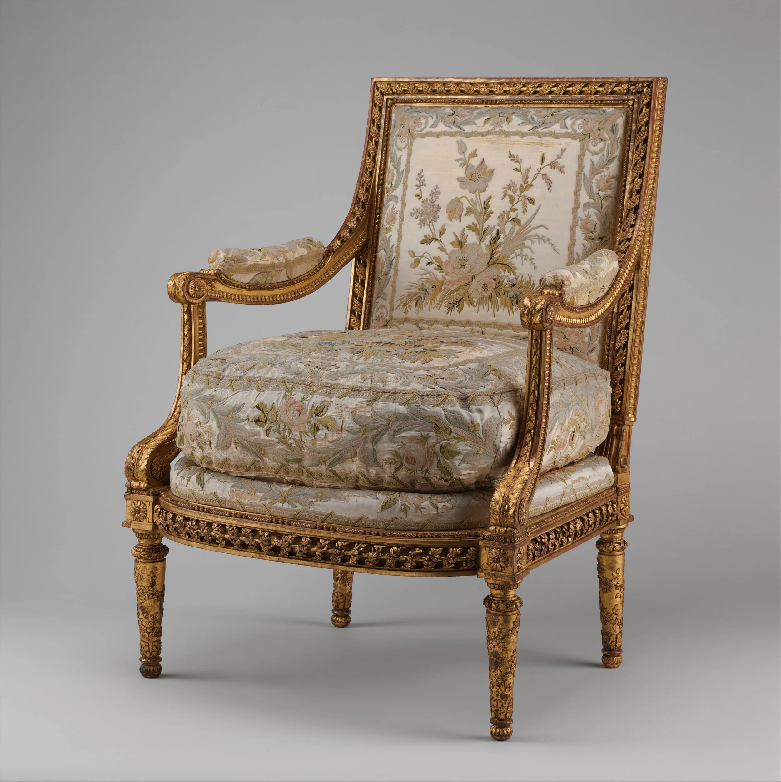 Louis XVI chair, Metropolitan Museum of Art – example of neoclassical geometric design.