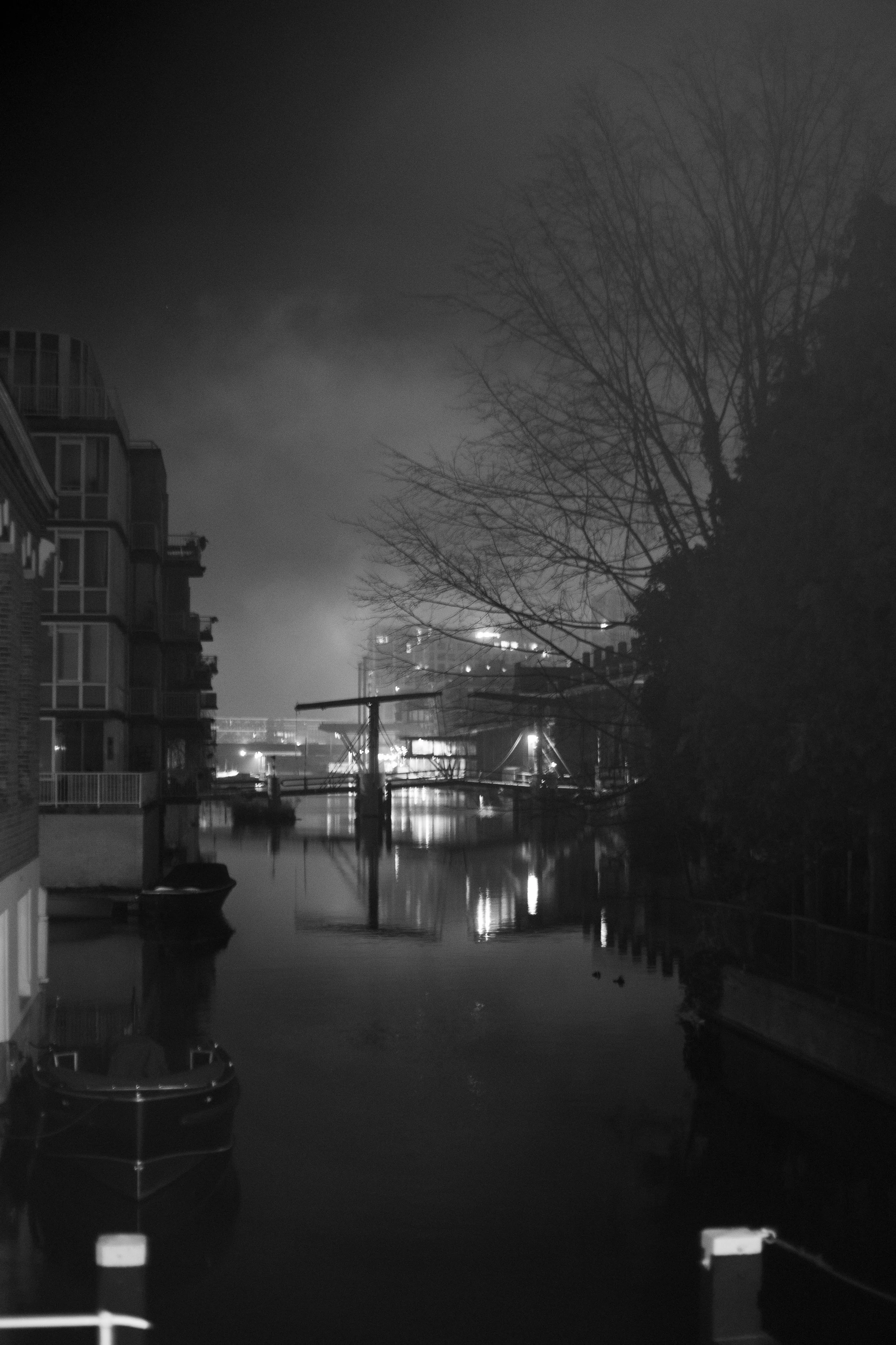 Amsterdam night central station water bridge -3.jpg