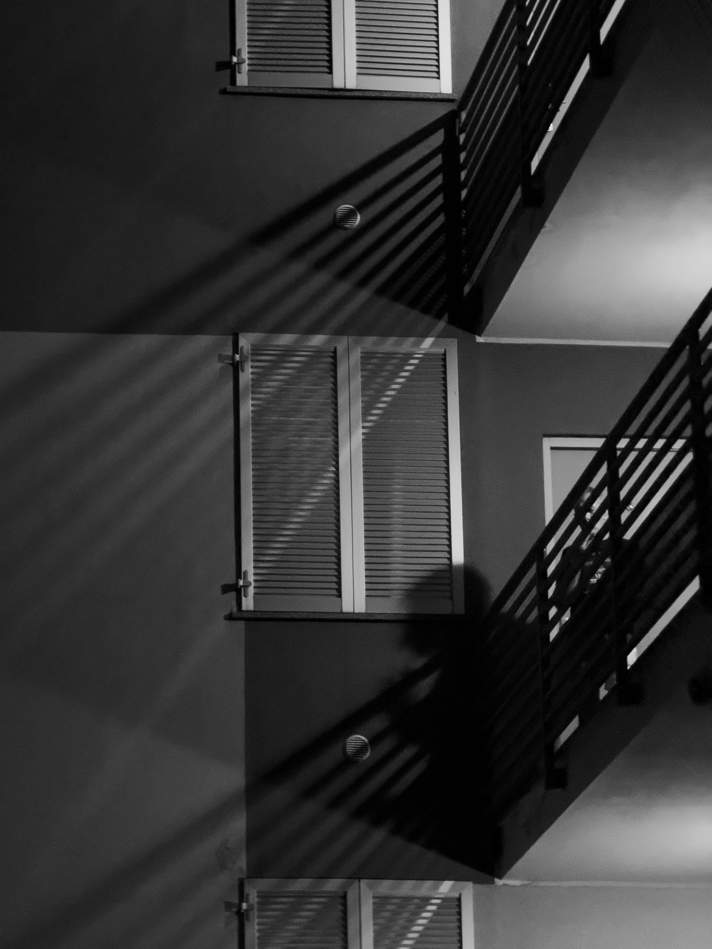 Milano night geometry shadow.jpg