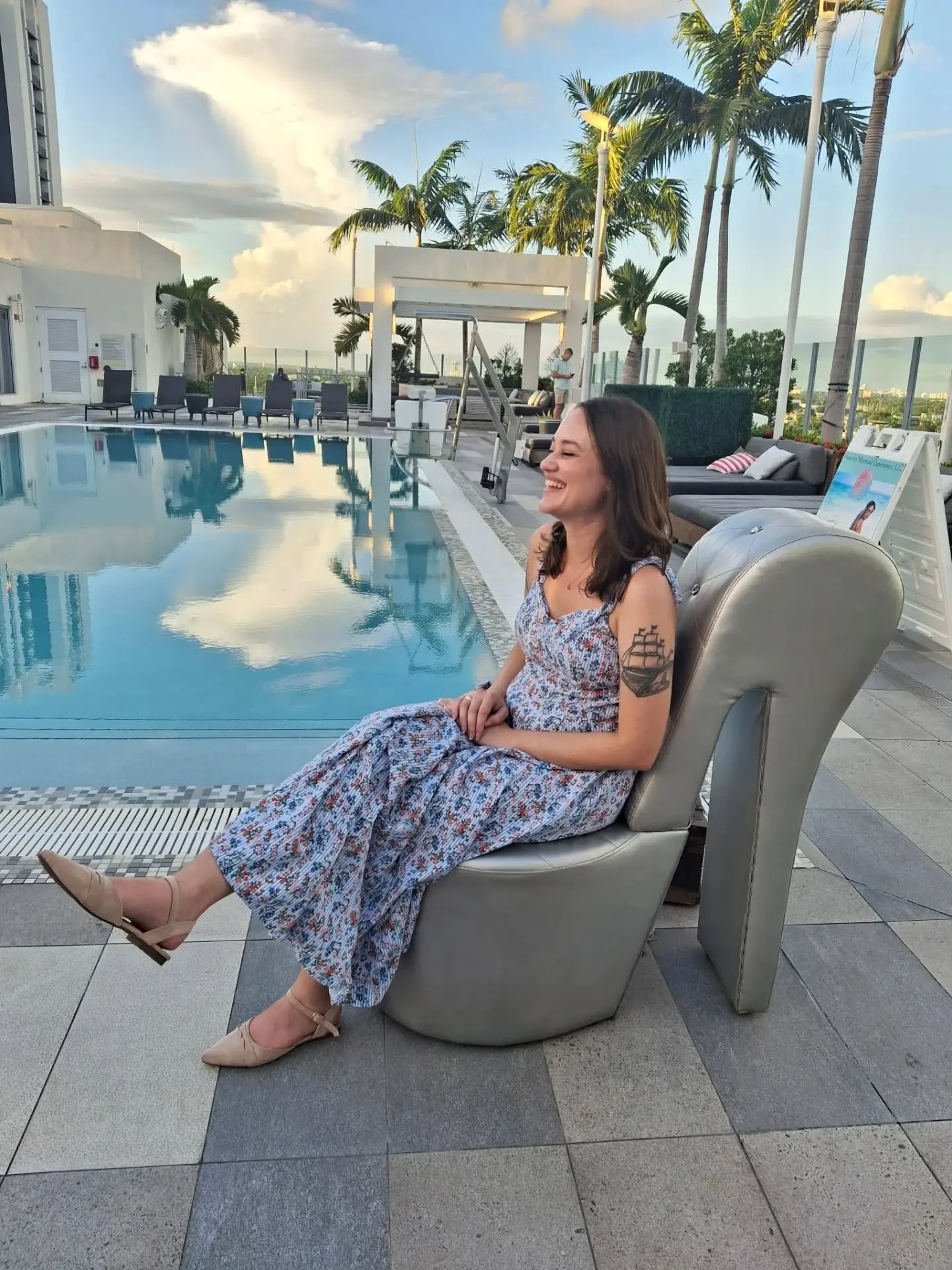Pro tip to get more content this season 📸&nbsp;

Next time you're at a workshop or networking event, grab a friend or a new connection and take turns snapping a few photos of each other.&nbsp;

BUT... skip the stiff poses! I always ask people to cat