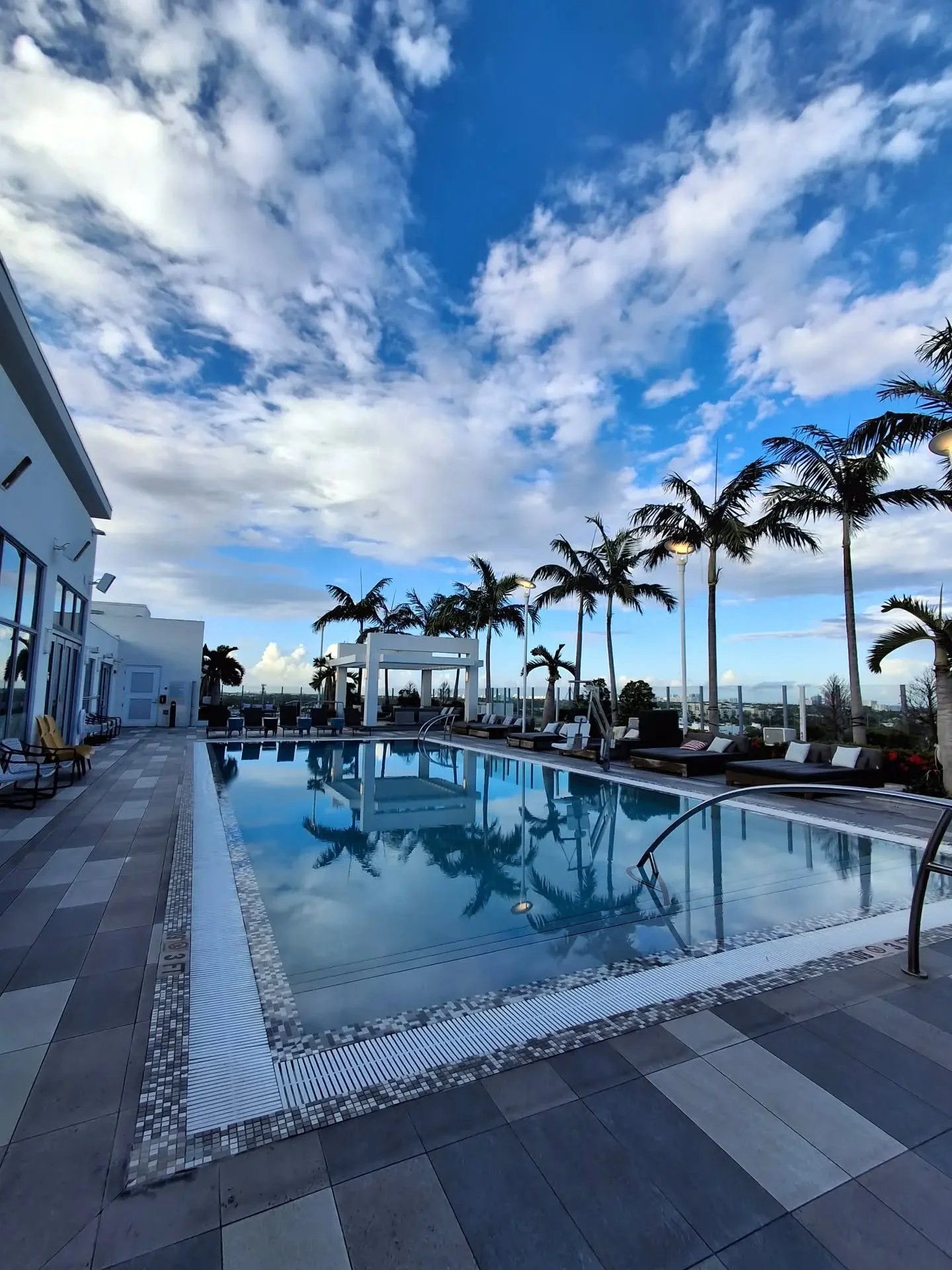 Views + views + views 🌴

I'm attending another networking night at this gorgeous rooftop bar on Thursday in Fort Lauderdale. Let me know if you want to join!
