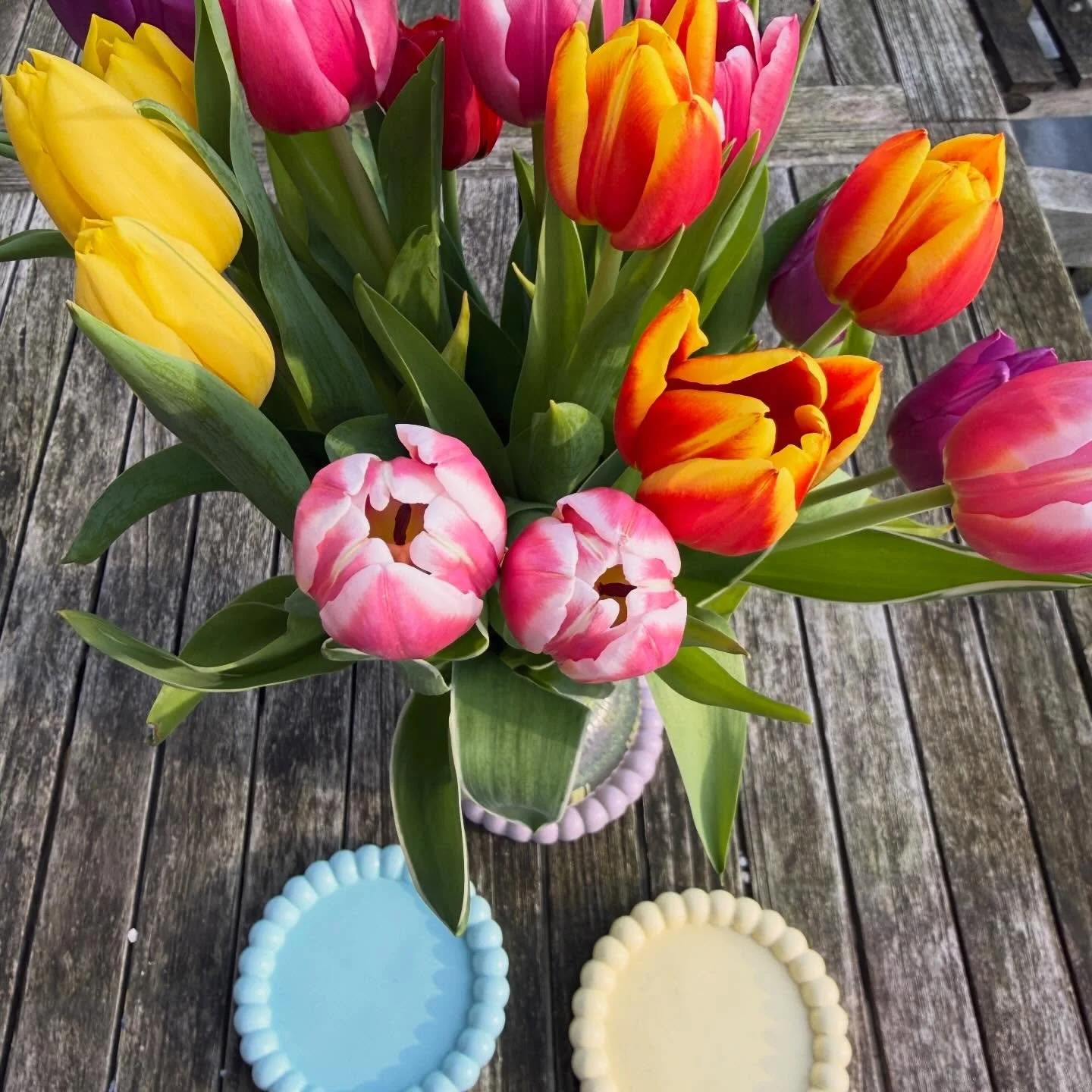 Wist je dat je deze onderzetters gewoon zelf kan maken?🤍 Tijdens de workshop ga je creatief aan de slag en neem je je eigen set mee naar huis.

✨ Geen ervaring nodig
✨ Keuze uit verschillende kleuren
✨ Workshops bij jou thuis