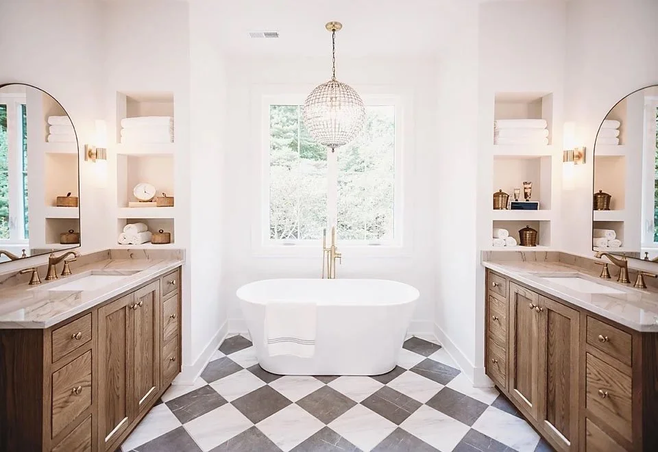 Primary bathroom professionally staged by an Indianapolis Realtor to help homes sell faster and appeal to today’s buyers