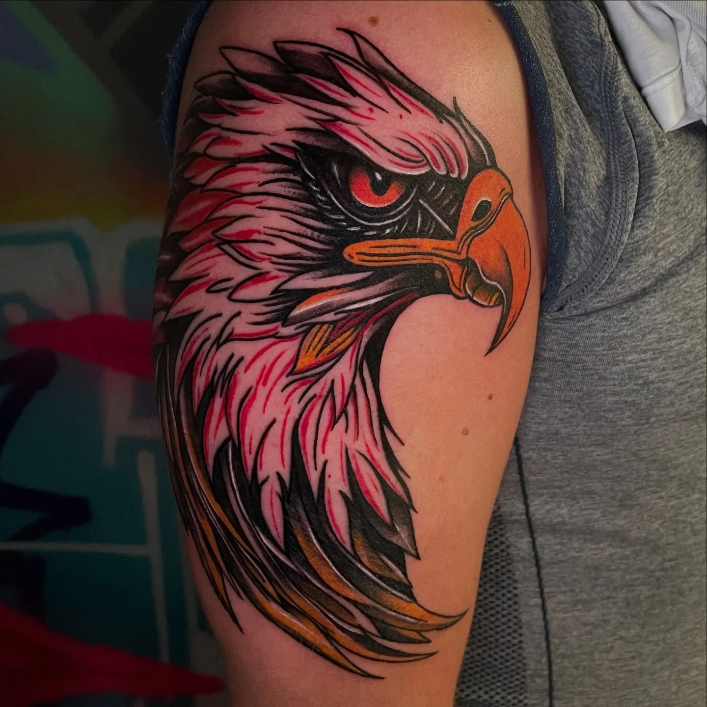 🦅 St&auml;rke. Freiheit. Mut.
Ein neues Kunstwerk auf meiner Schulter &ndash; ein majest&auml;tischer Adler, Symbol f&uuml;r Kraft und Unabh&auml;ngigkeit.
Kr&auml;ftige Farben, scharfe Linien und jede Feder erz&auml;hlt ihre eigene Geschichte.
Ein 