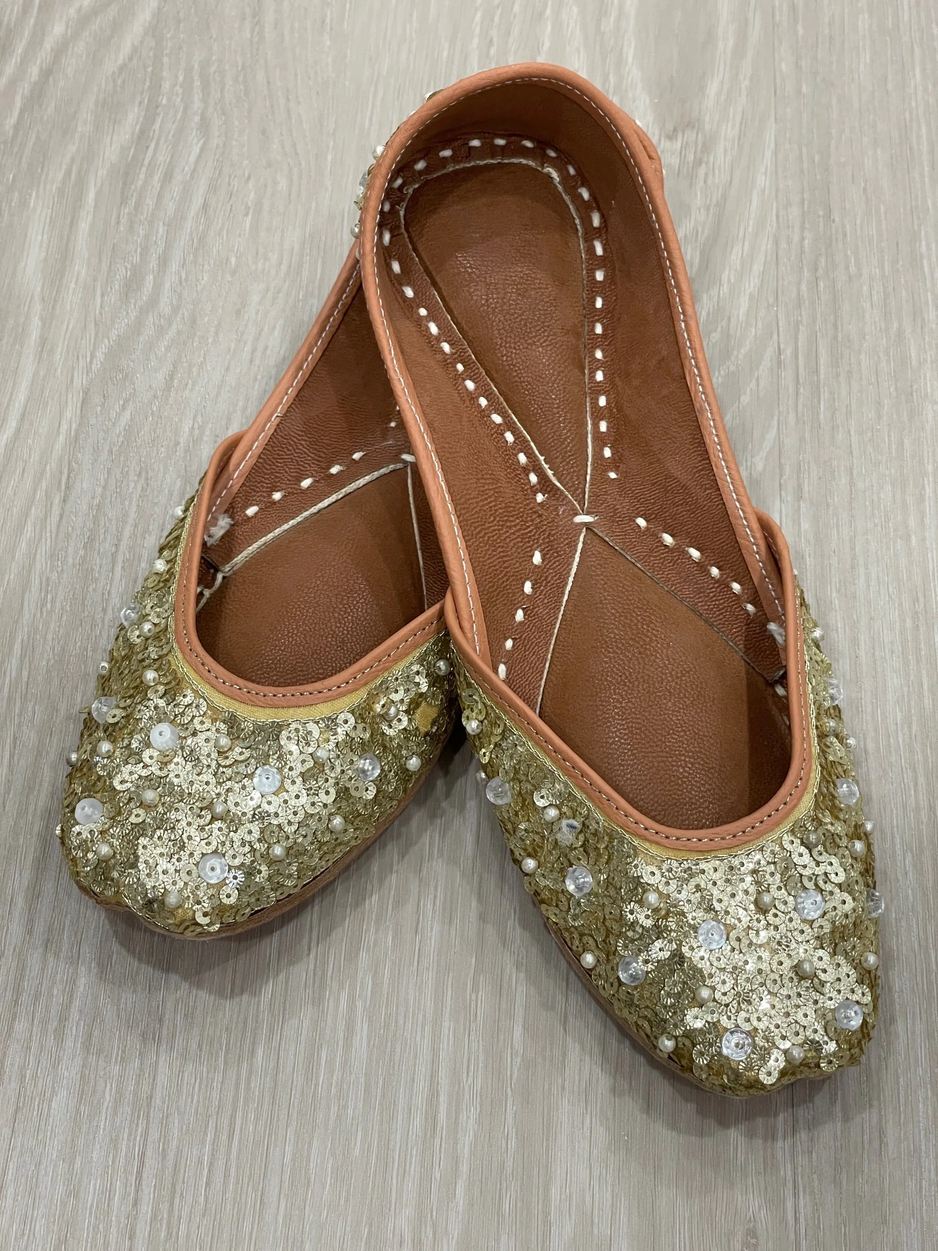 Gold Sequin Punjabi Jutti
