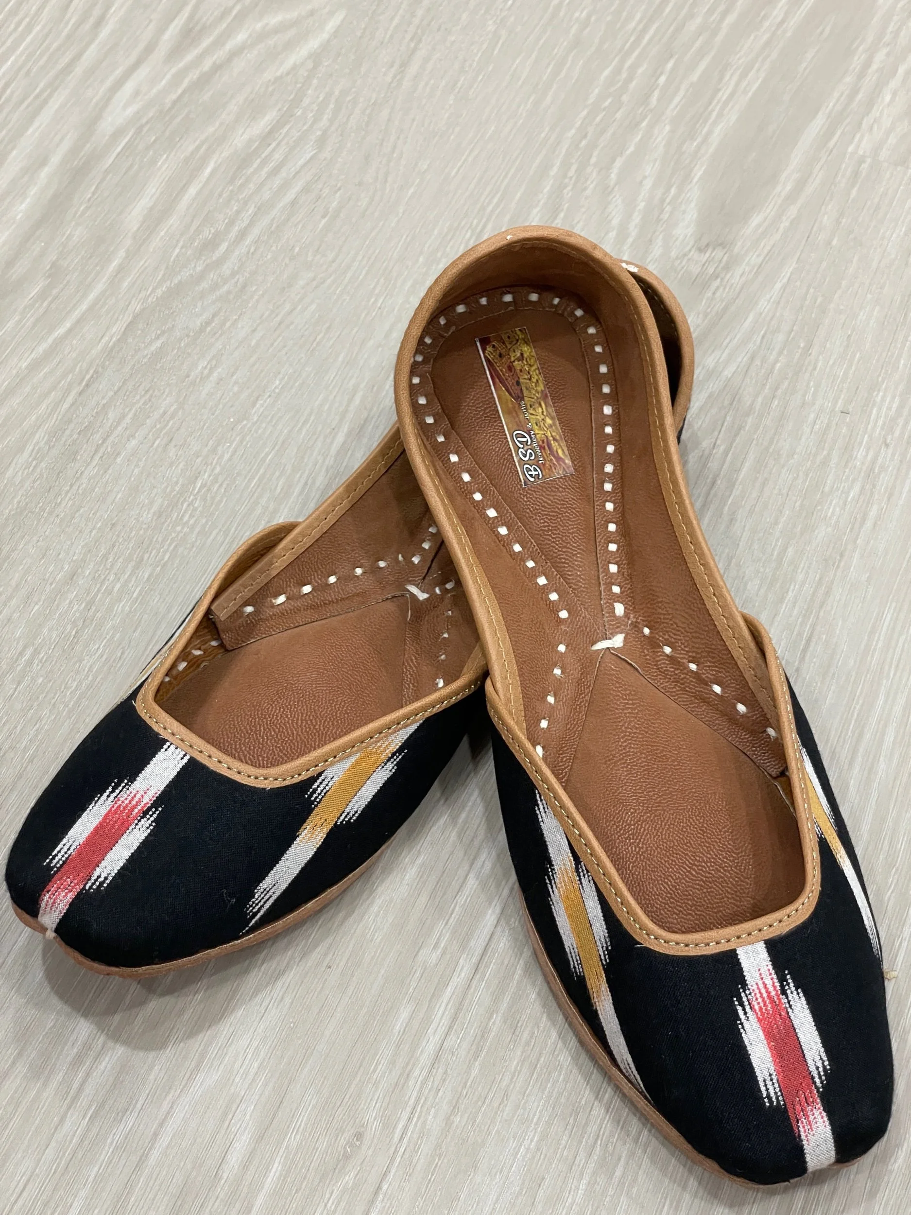 Classic Black Punjabi Jutti