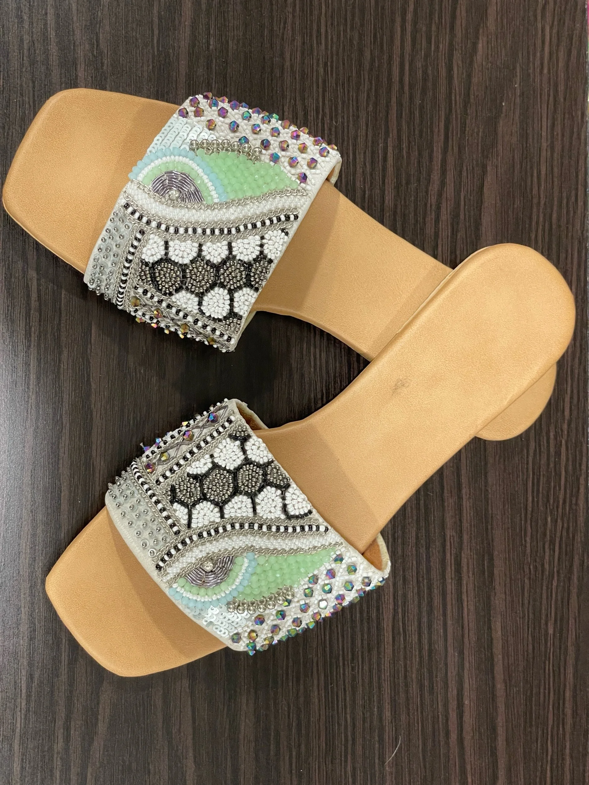 Urban Comfort Sliders – Green, Black & White