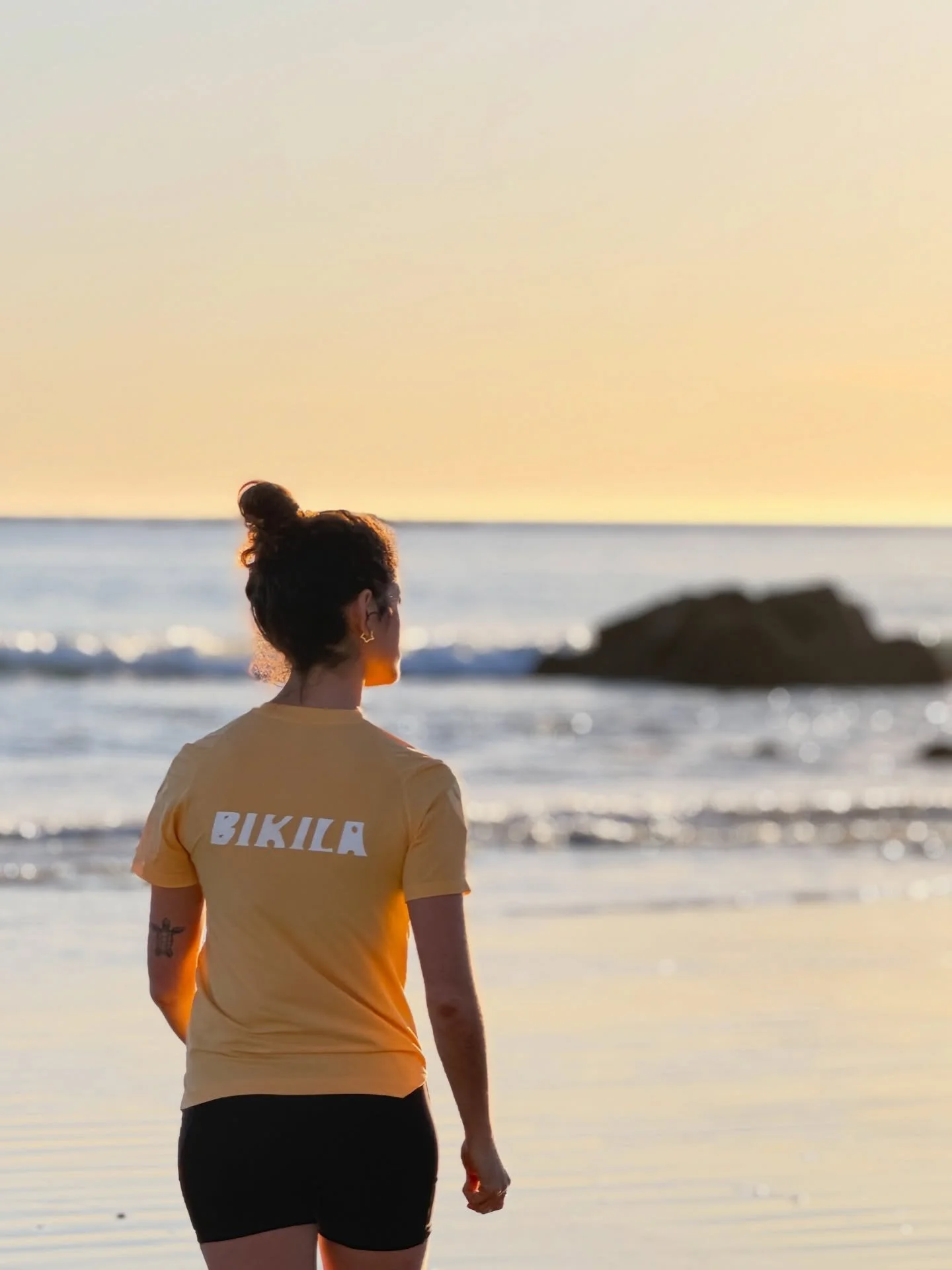 Vacaciones &ne; hacer nada.
Vacaciones = hacer lo que te hace sentir bien.

Moverte sin obligaci&oacute;n.
Comer sin culpa.
Entrenar sin presi&oacute;n.
Descansar de verdad.
Rodearte de seres queridos.

Porque no necesitas escapar de tu vida, necesit