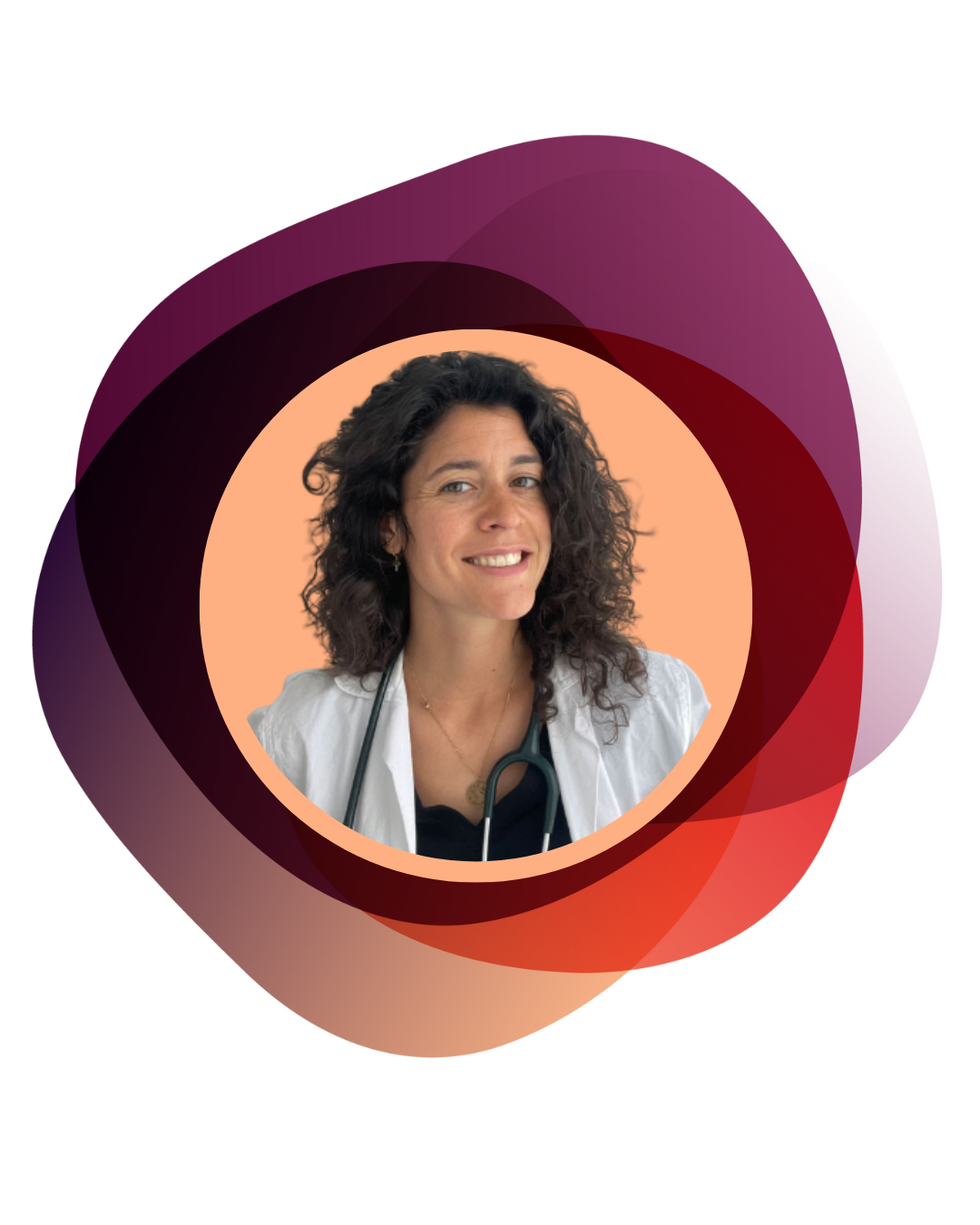 Retrato de una mujer con cabello rizado, vestida con blusa blanca y estetoscopio, sonriendo. Fondo de color durazno dentro de un diseño con formas abstractas en tonos violetas, rojos y blancos.