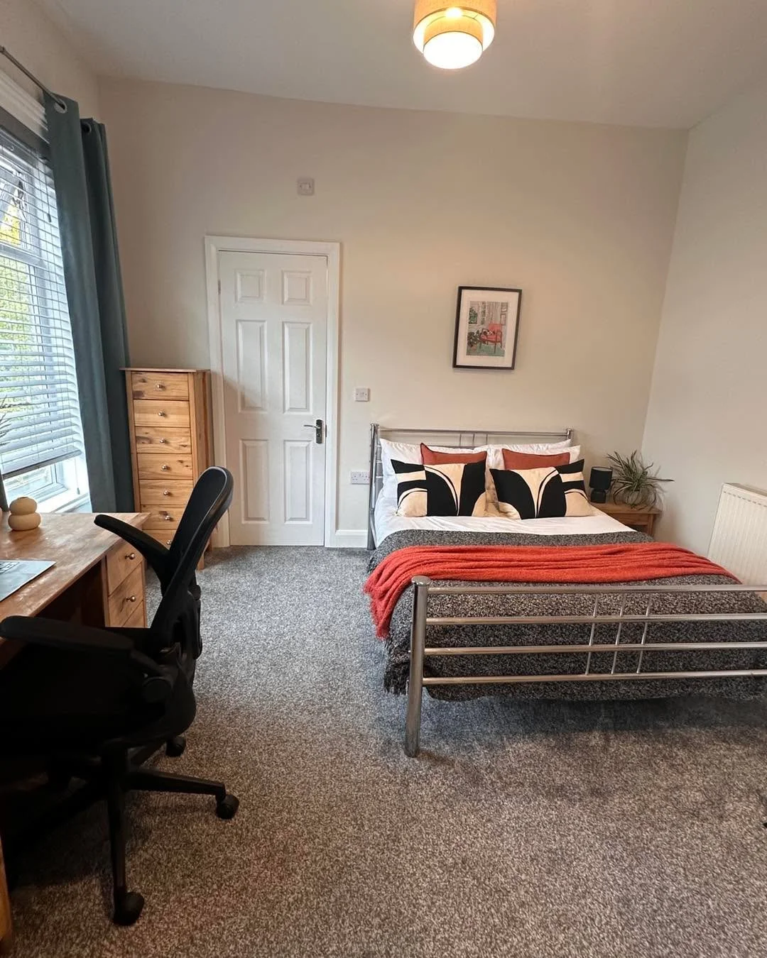 More visuals of what the cozy interior of your future home looks like 😁. 

DM us or click the link in our bio to book a viewing!🔑
.
.

#hullstudent #hulluni #universityofhull #hullstudentaccommodation #studyinhull #studentapartments #studentaccommo