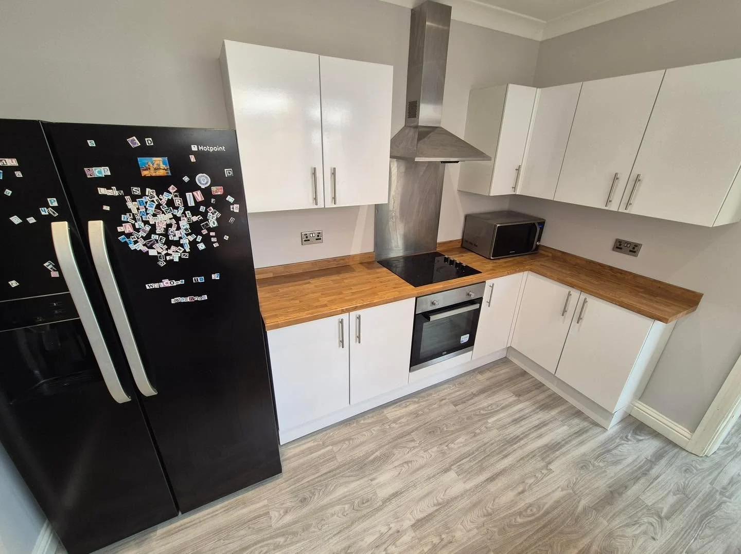 Visuals of one of our student apartments in Hull 🏠 
Fully furnished, bills included, and move in ready for September. 
If you are searching for student accommodation in Hull near the University of Hull, this one might just be yours. DM us or tap the
