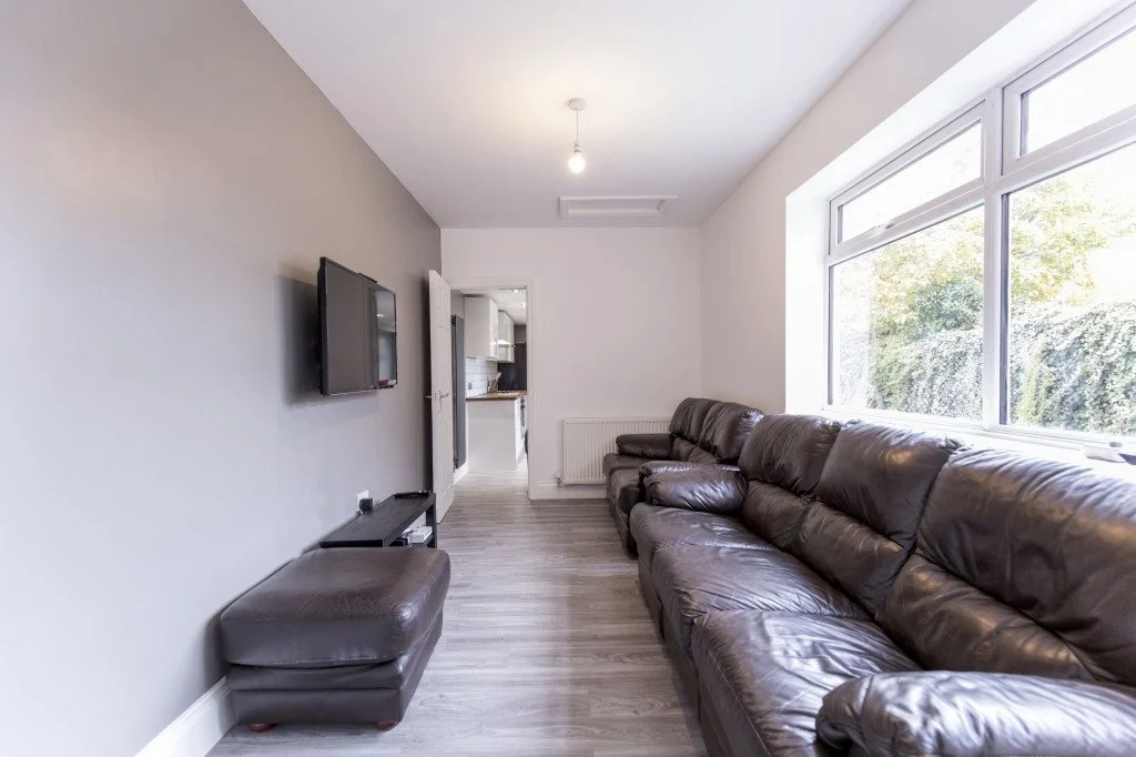 16 Lambert - Living room.jpg