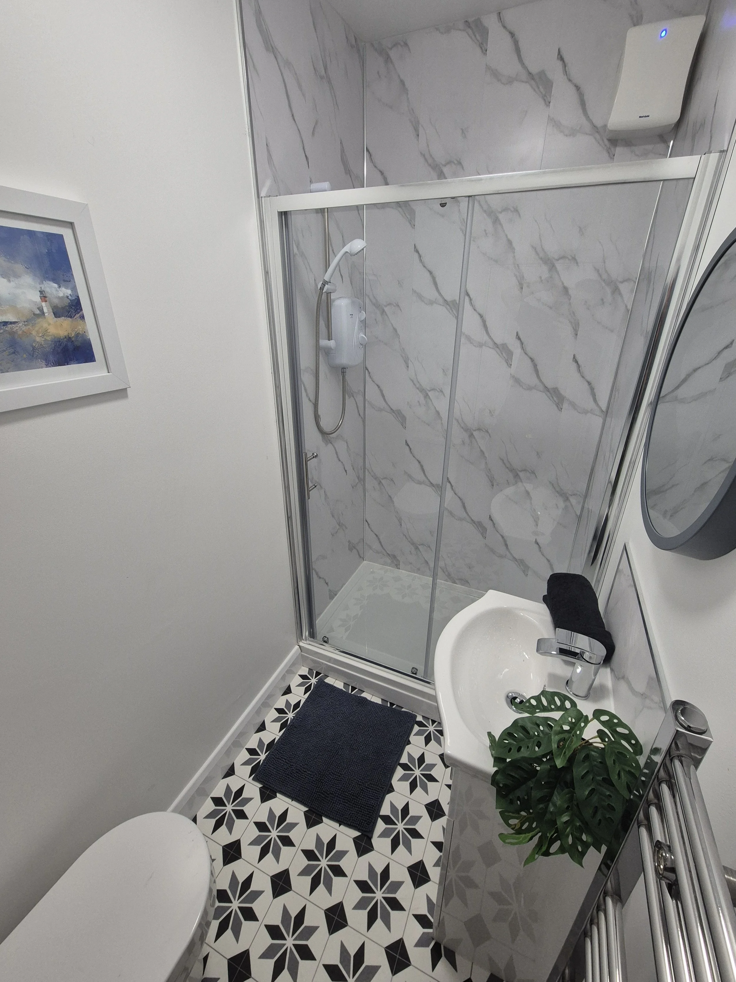 79 Exmouth - 2nd Bathroom 7.6 .jpg