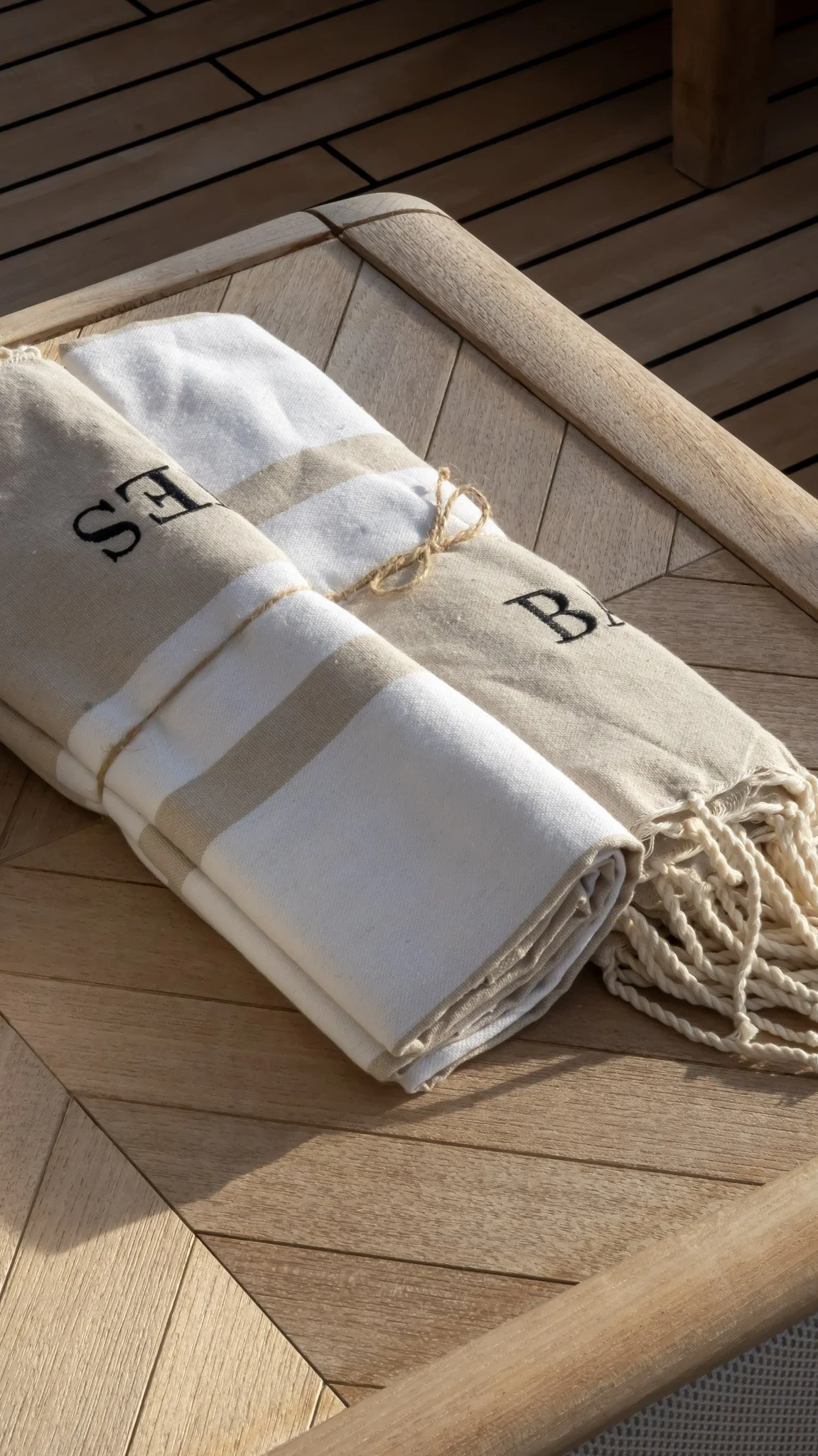 Photographie de superyacht de luxe à Cannes par Maison Luma. Direction artistique et contenu visuel premium pour le yachting sur la Côte d’Azur.