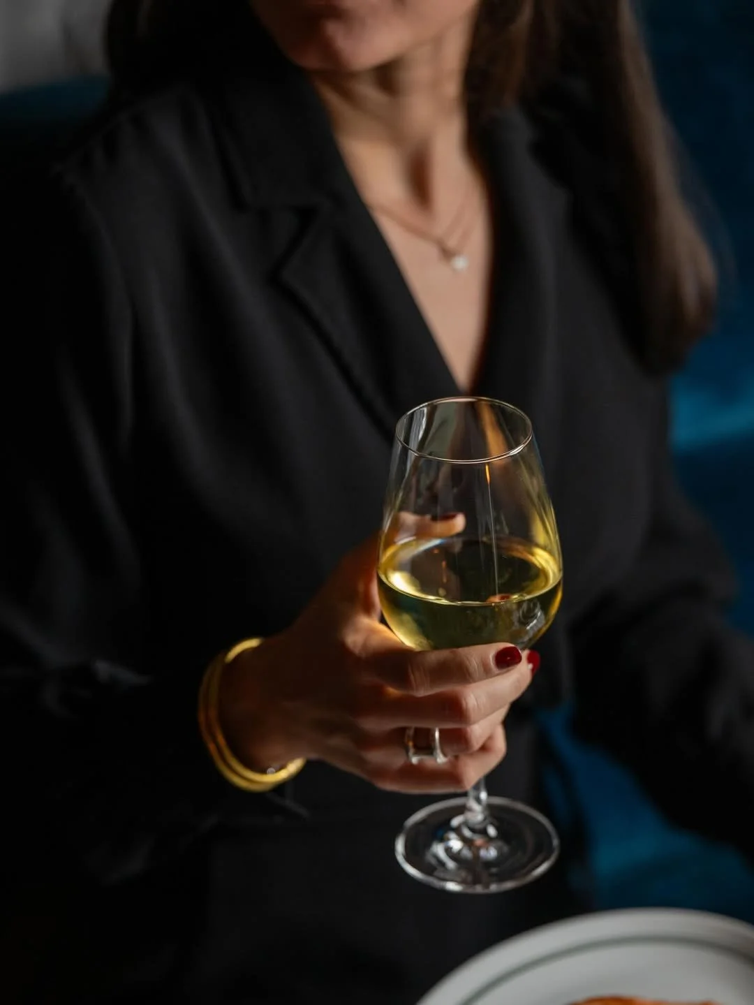 Photographie d’un service élégant à l’hôtel par Maison Luma. Direction artistique et image de marque pour établissements haut de gamme à Monaco et Cannes.