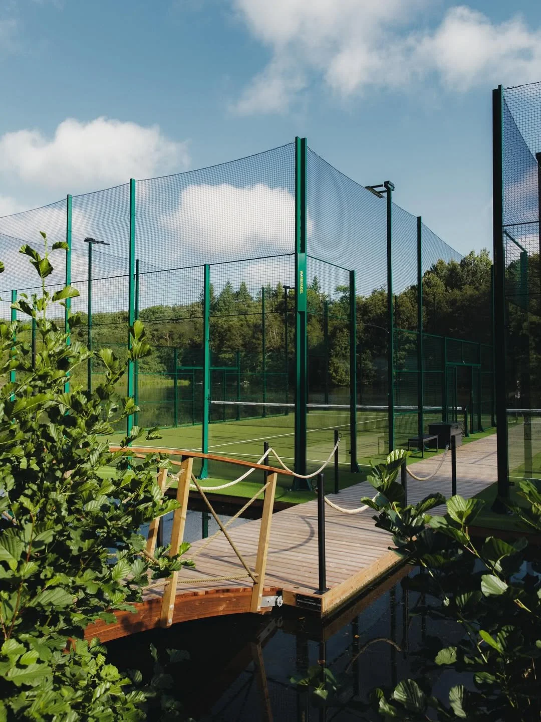 Expérience sportive et détente au sein d’un hôtel haut de gamme à Cannes. Photographie lifestyle et direction artistique signées Maison Luma.