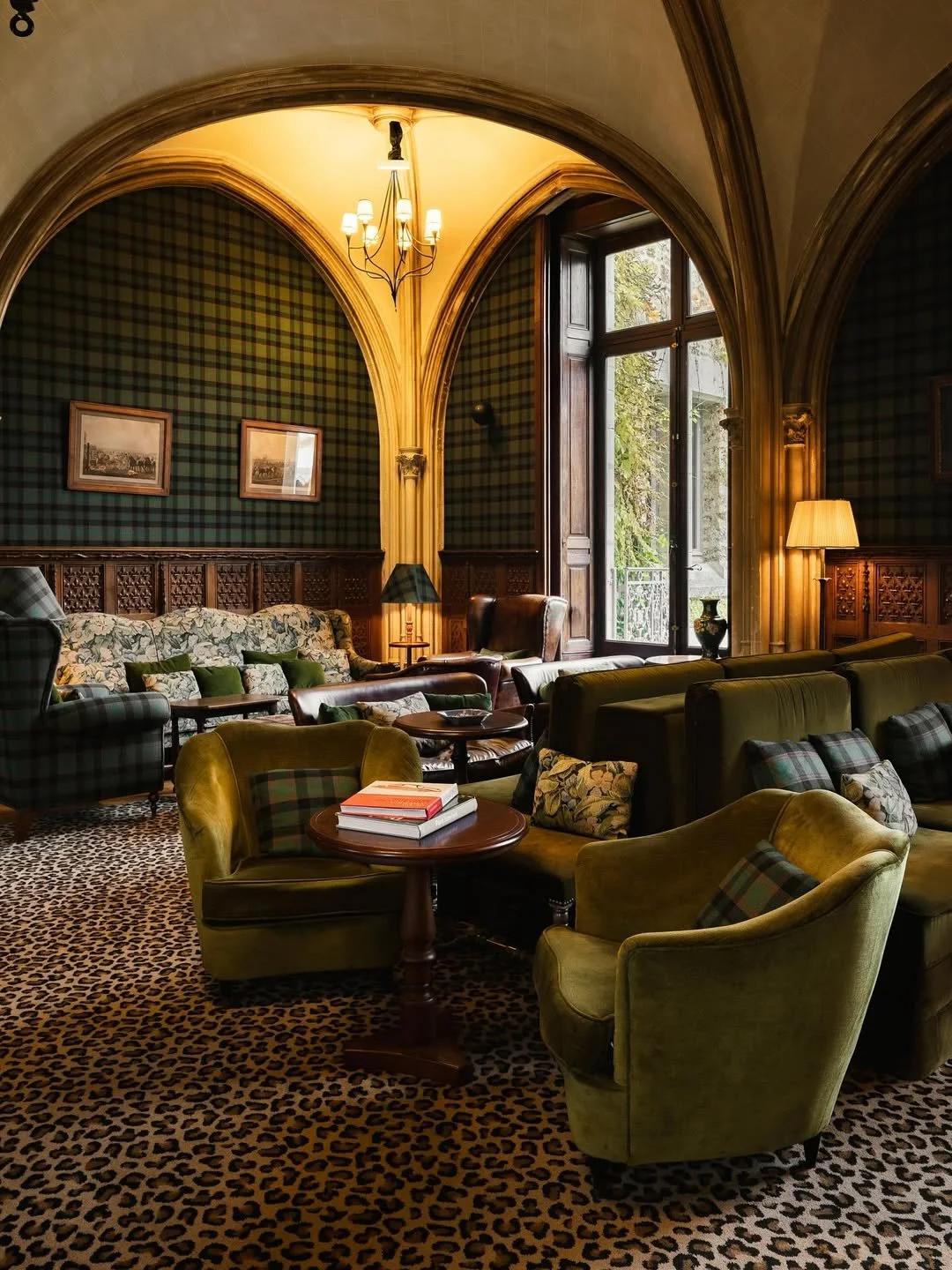 Décor d’intérieur raffiné d’un hôtel à Nice photographié par Maison Luma. Direction artistique et photographie d’ambiance haut de gamme sur la Côte d’Azur.