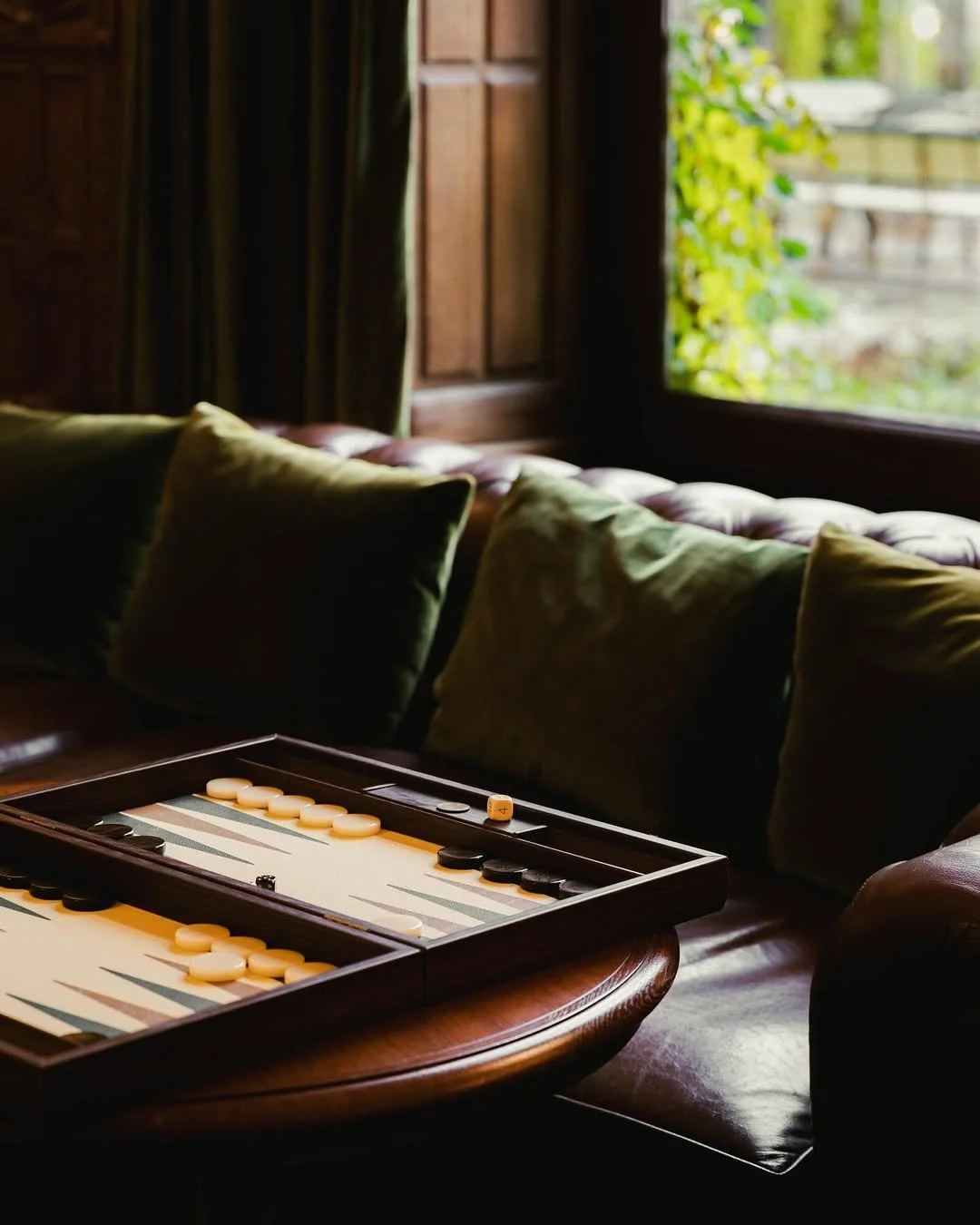 Décor d’intérieur raffiné d’un hôtel à Nice photographié par Maison Luma. Direction artistique et photographie d’ambiance haut de gamme sur la Côte d’Azur.