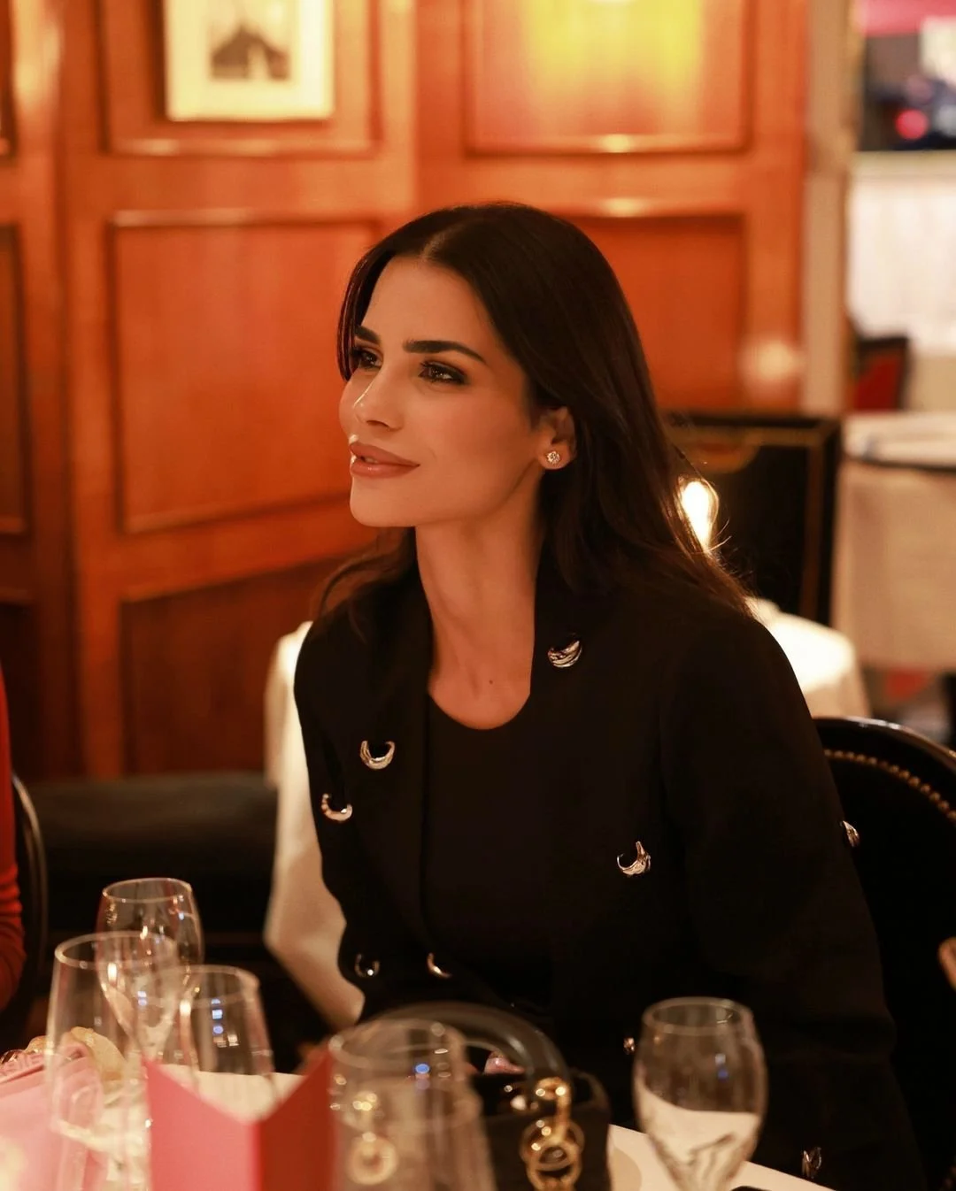 Photographie d’un restaurant haut de gamme à Nice. Direction artistique et communication culinaire par Maison Luma sur la Côte d’Azur.