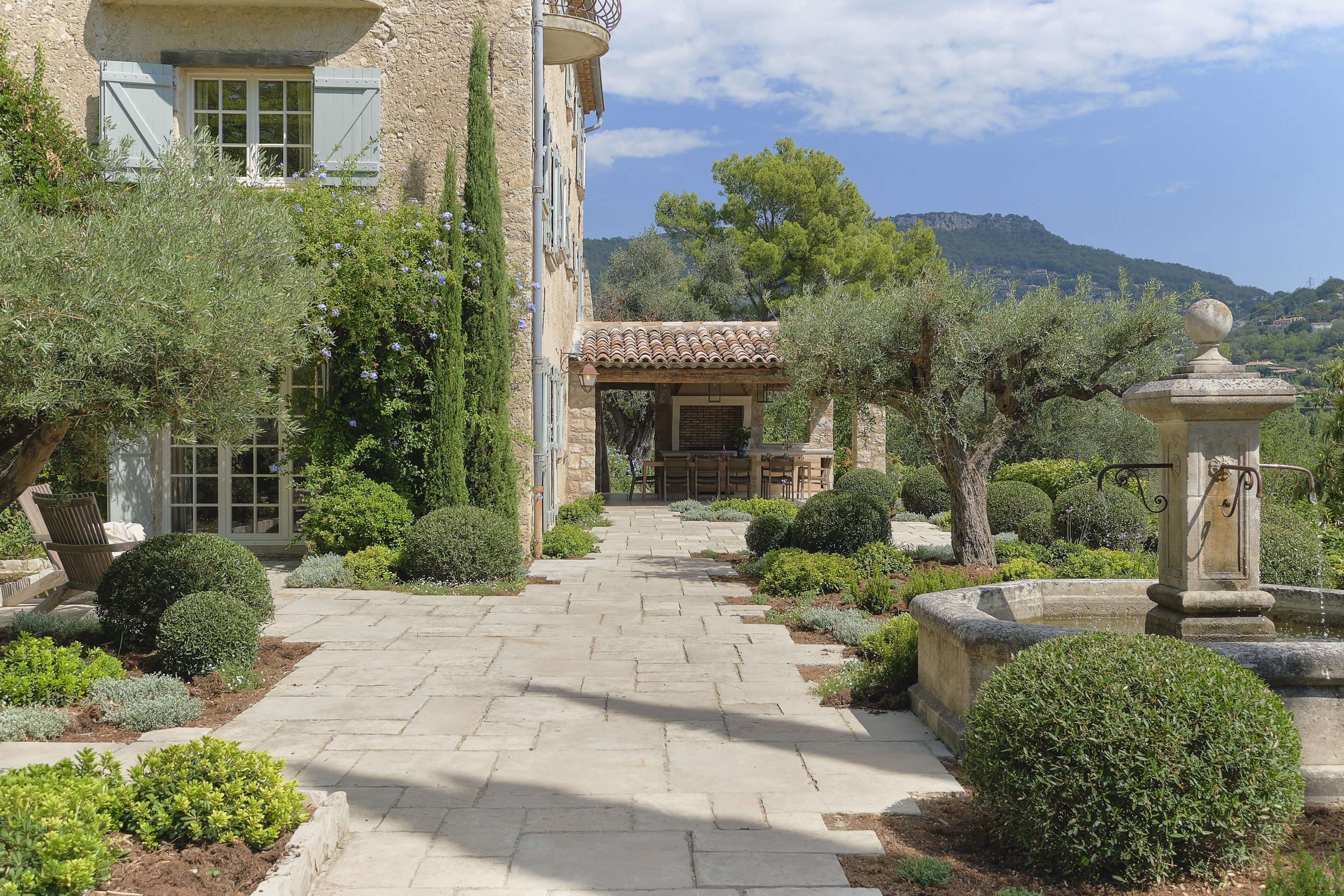 Communication immobilière de luxe par Maison Luma à Cannes. Photo, vidéo et direction artistique pour agences et promoteurs haut de gamme sur la Côte d’Azur.
