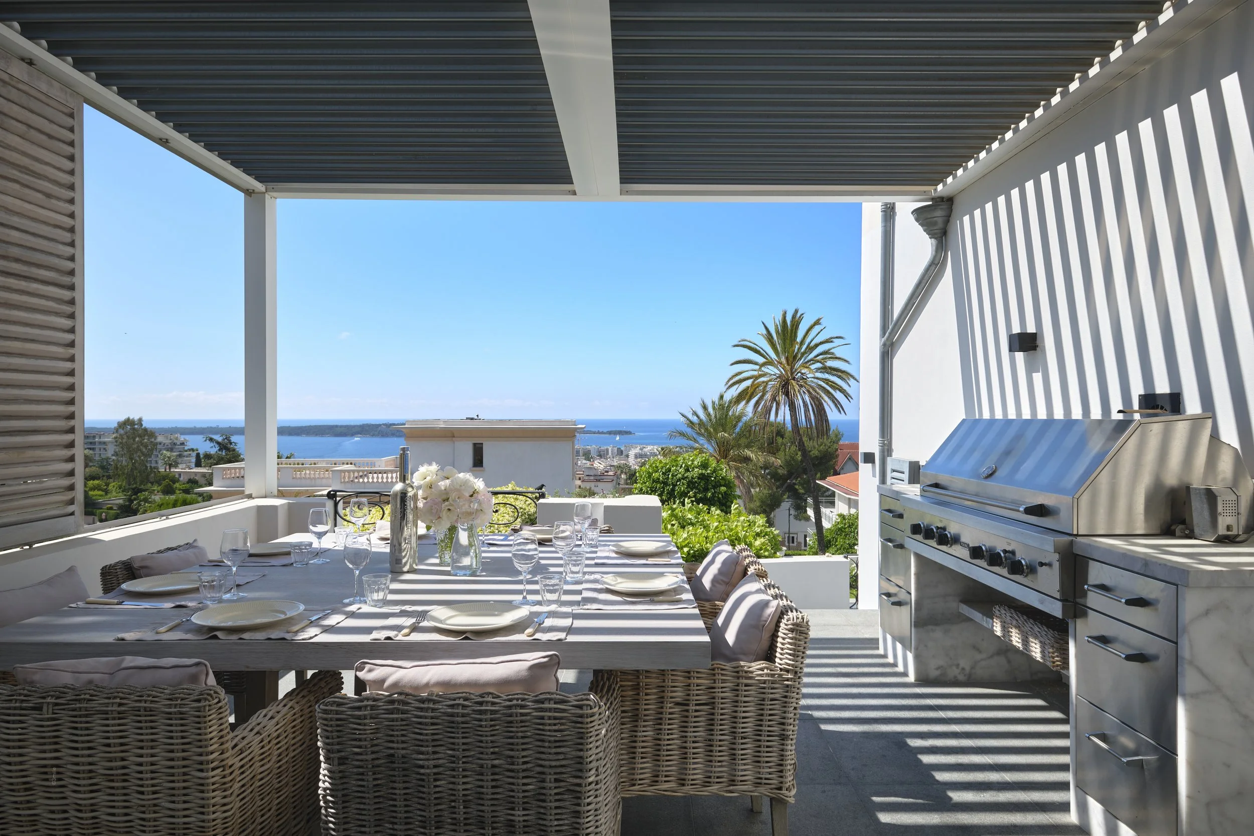 Photo immobilière de luxe à Cannes par Maison Luma, agence de communication et direction artistique dédiée à l’immobilier haut de gamme.