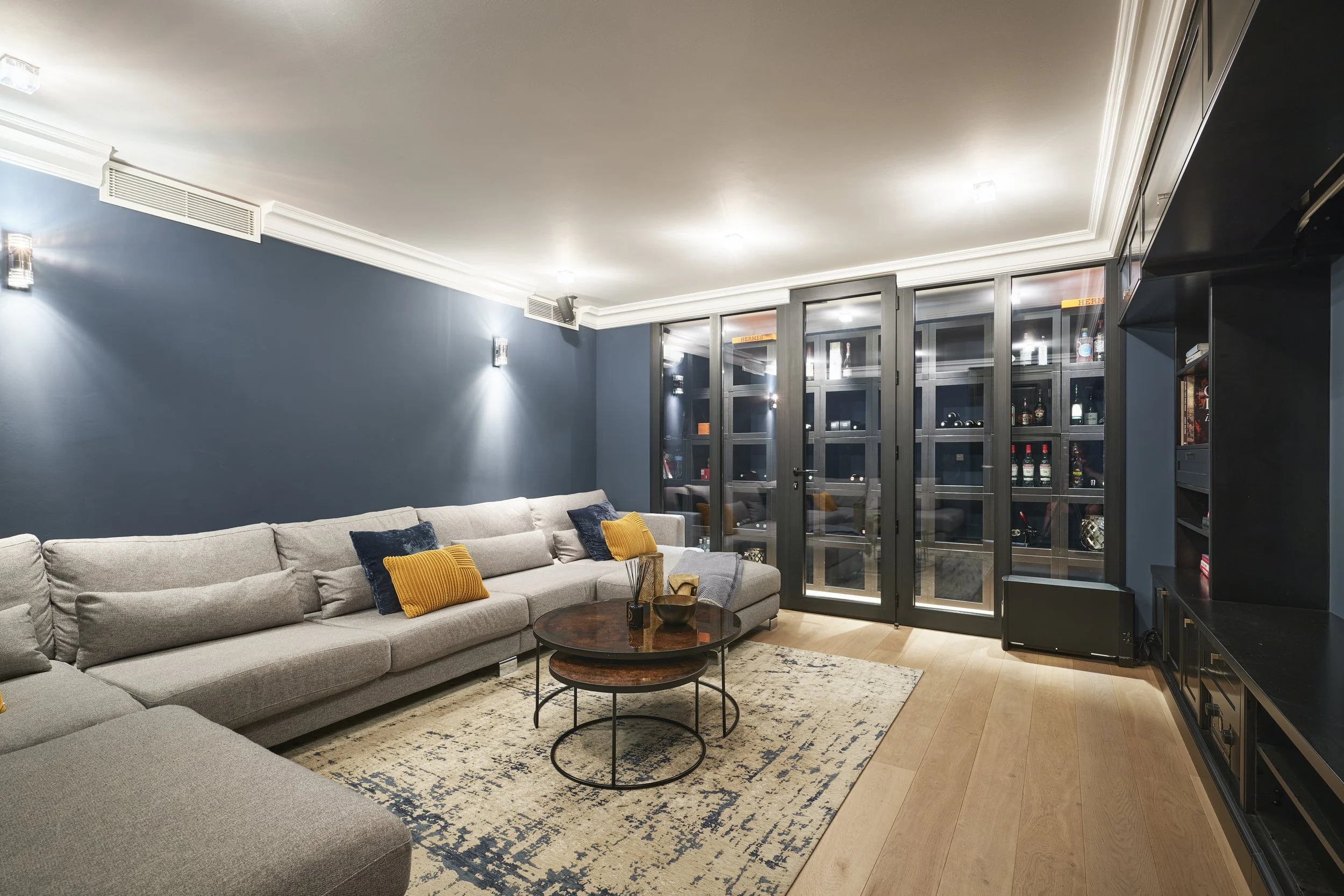 Photographie de villa haut de gamme à Cannes par Maison Luma, agence de communication et direction artistique spécialisée en architecture et design.