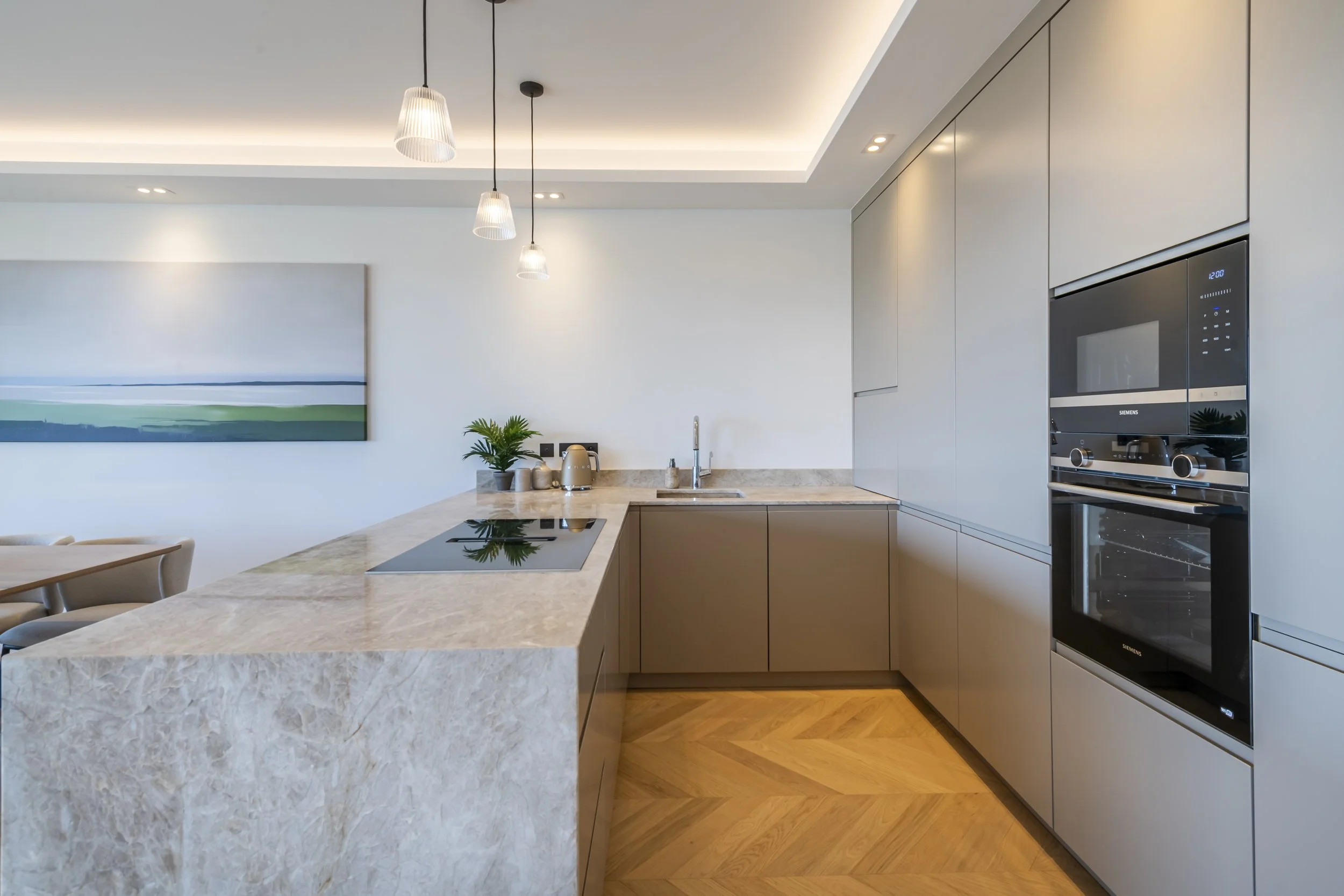 Communication photo et vidéo pour agences immobilières haut de gamme à Nice et Cannes, réalisée par Maison Luma, agence 360° spécialisée en immobilier de luxe.