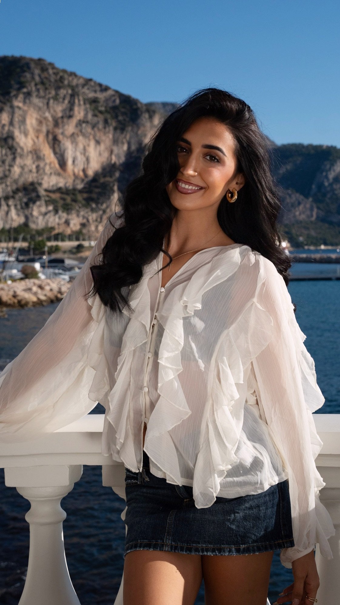 Photographie lifestyle d’influenceuse à Nice par Maison Luma. Direction artistique et communication visuelle pour marques et créateurs de contenu premium.