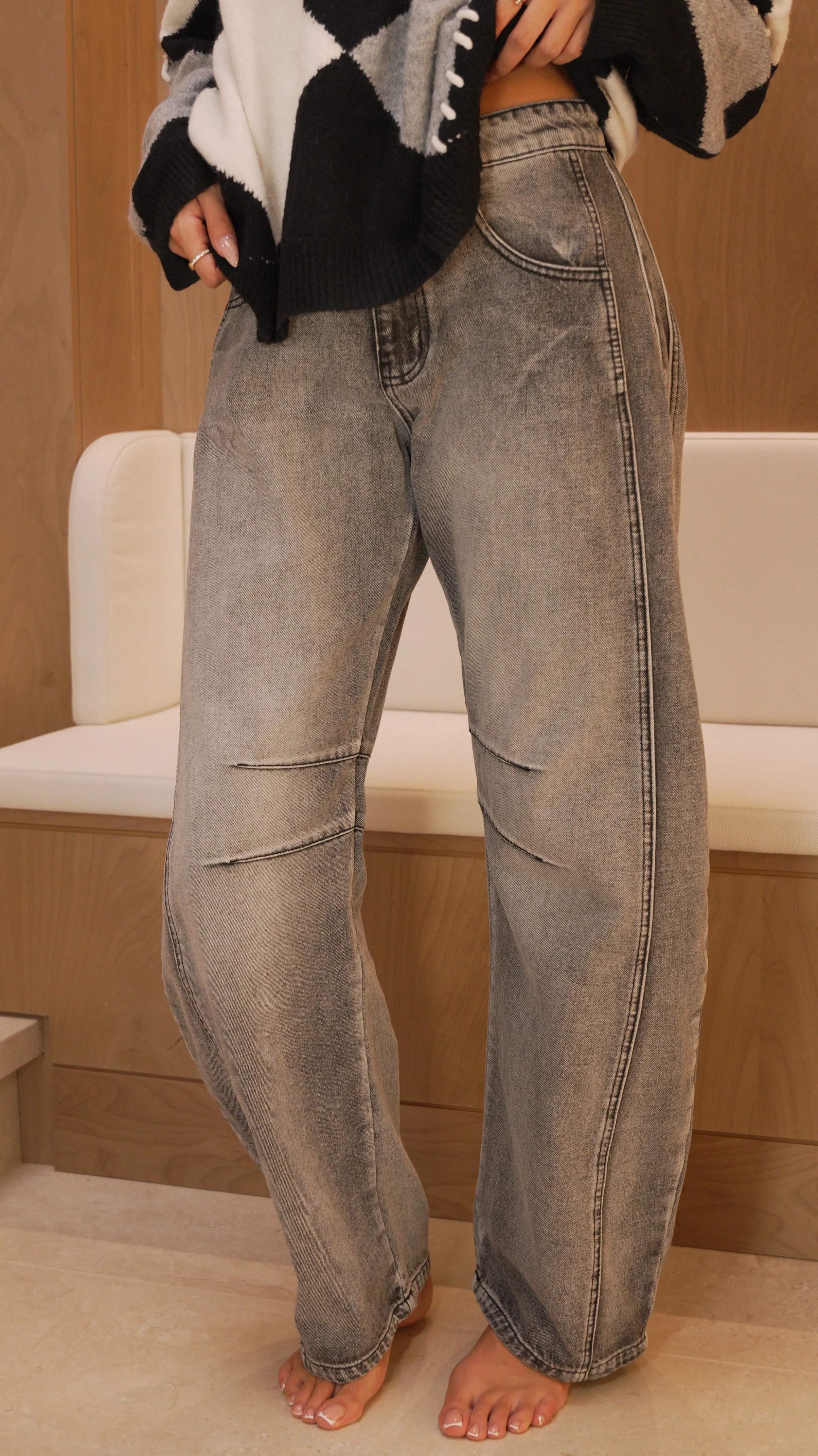 Photographie lifestyle d’influenceuse à Nice capturée par Maison Luma. Direction artistique et création d’image pour marques d’art de vivre et de design.