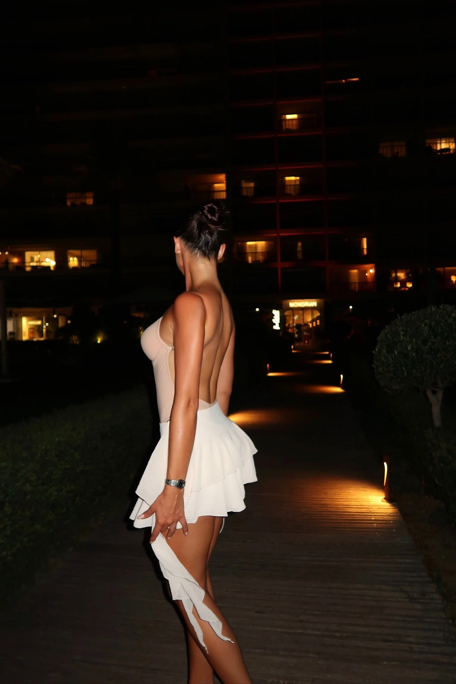 Portrait lifestyle d’Emma Duron à Cannes. Direction artistique et photographie haut de gamme signées Maison Luma pour communication d’image.