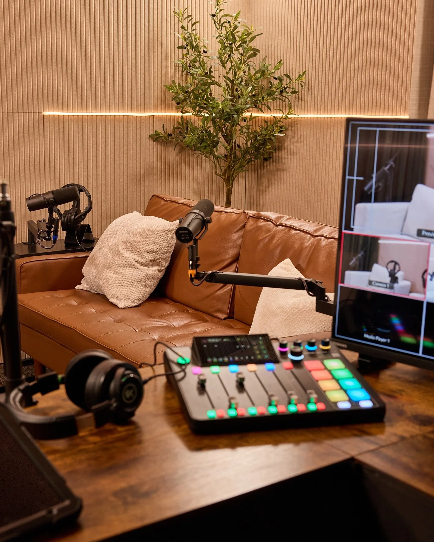 🚀 Our newly remodeled podcast room is here! 🎙️✨ 

Featuring top-tier gear like sound-absorbing panels, 3 Sony 4K cameras, 4 Shure SM7B mics, Rodecaster Pro II, Atem video switcher, pre-lit setup &amp; RGB lighting&mdash;this is a turnkey solution f