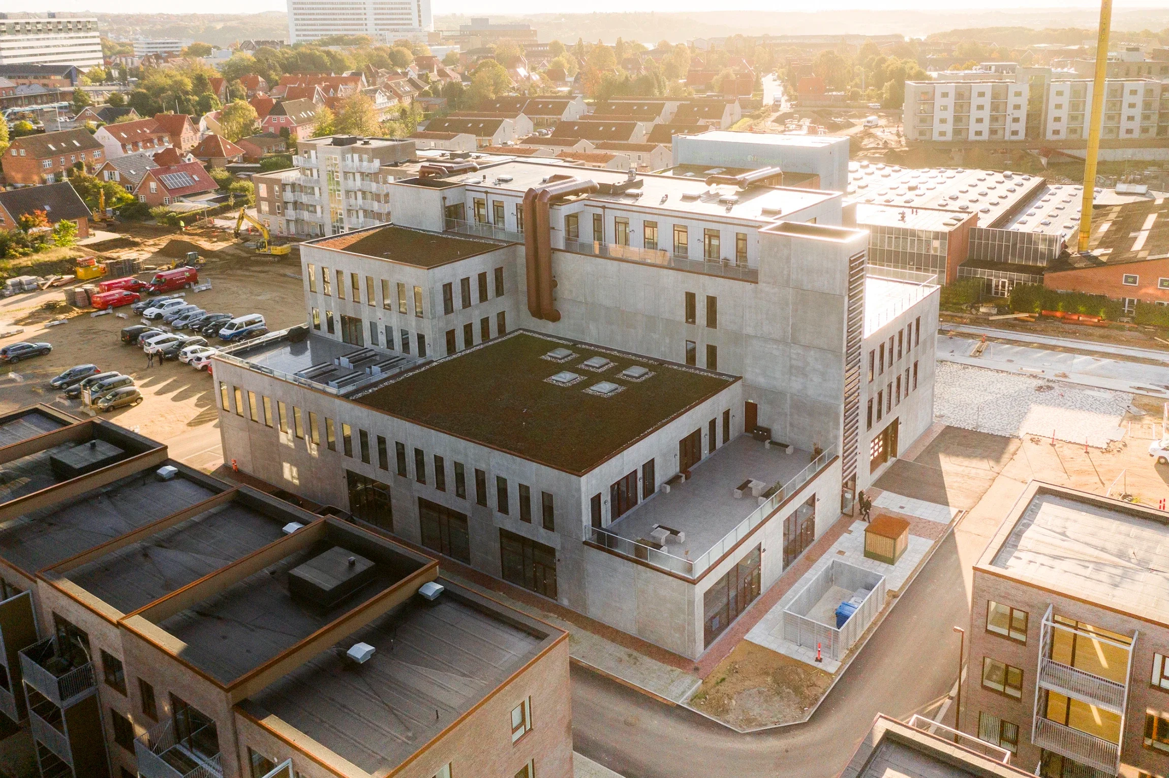 Dronebillede af industribygning