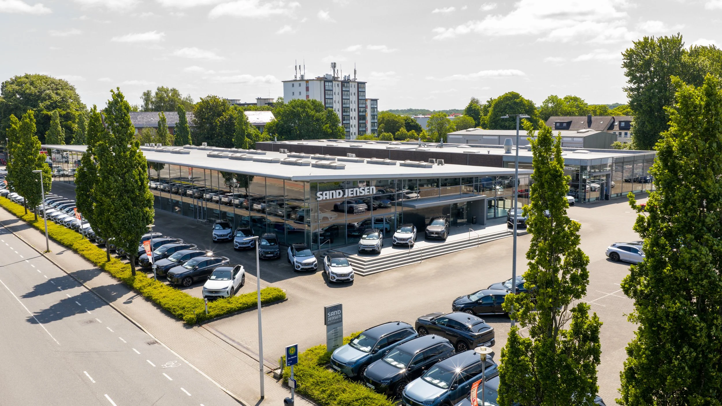 Dronebillede af Autohaus Sand Jensen