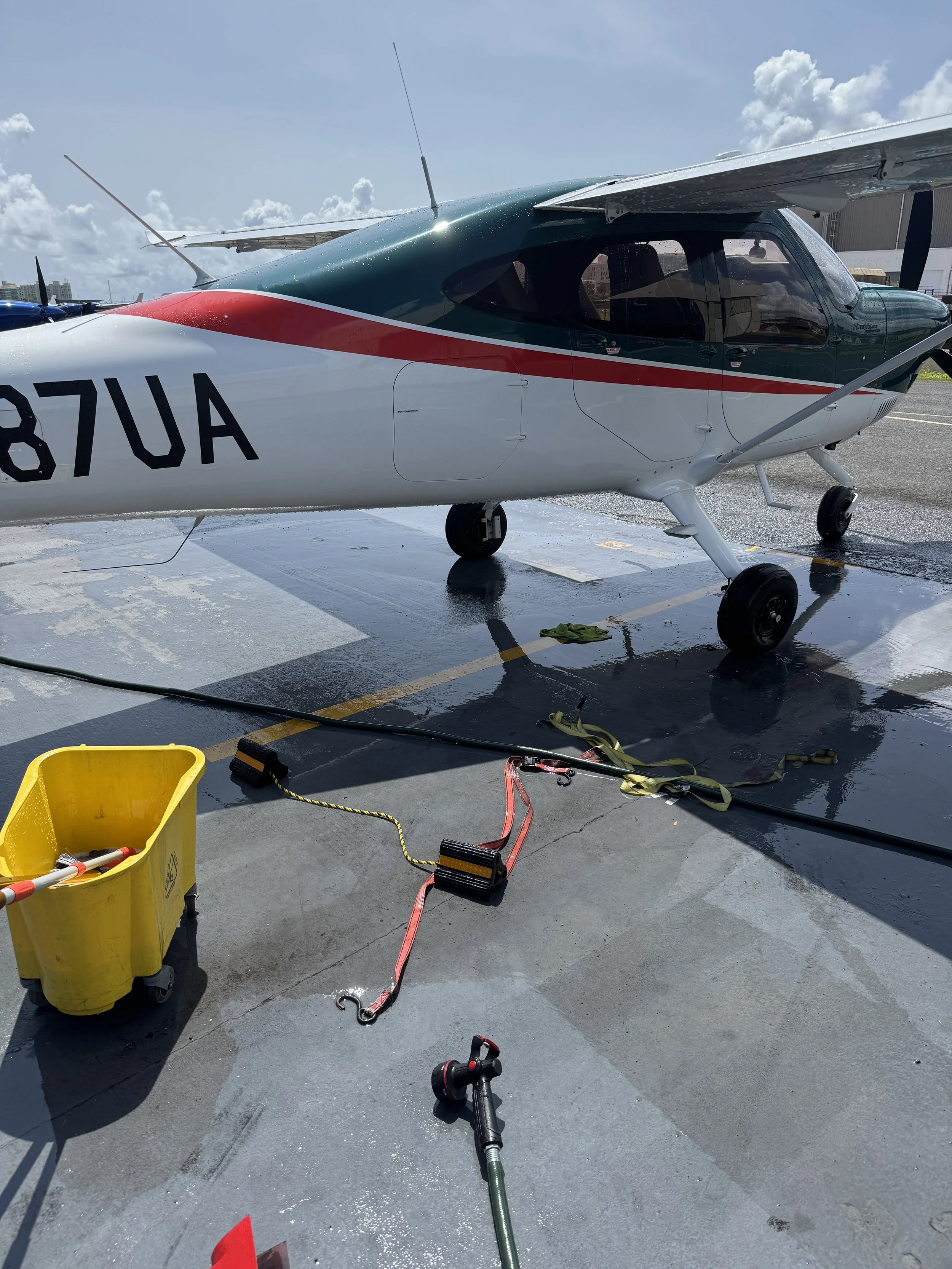 Cleaning Aircraft
