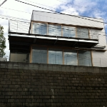 坂の上のデッキハウス