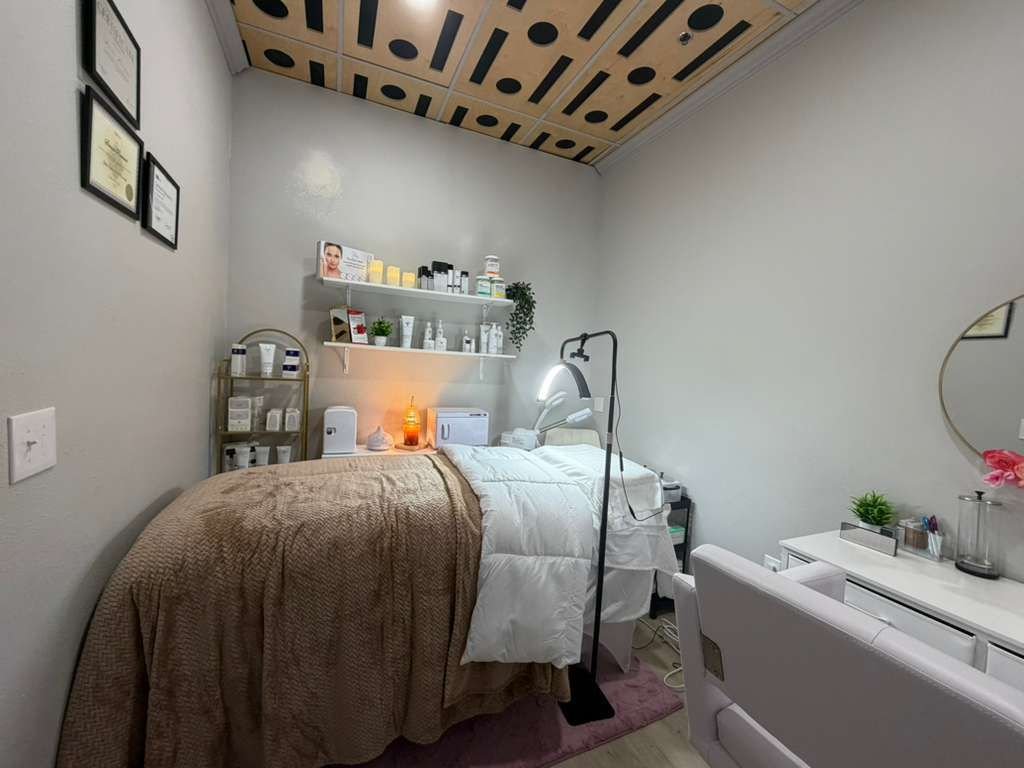 PHOTO-2026-02-04-21-44-34 4.jpg