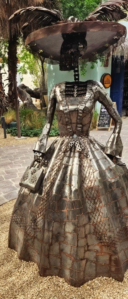 C2 Metal Art Senorita