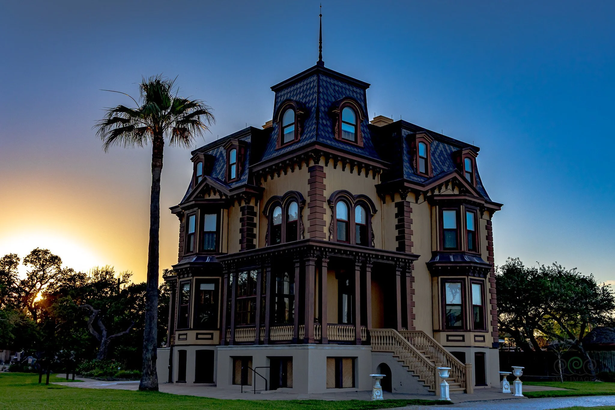 Tx-Fulton Mansion Sunset