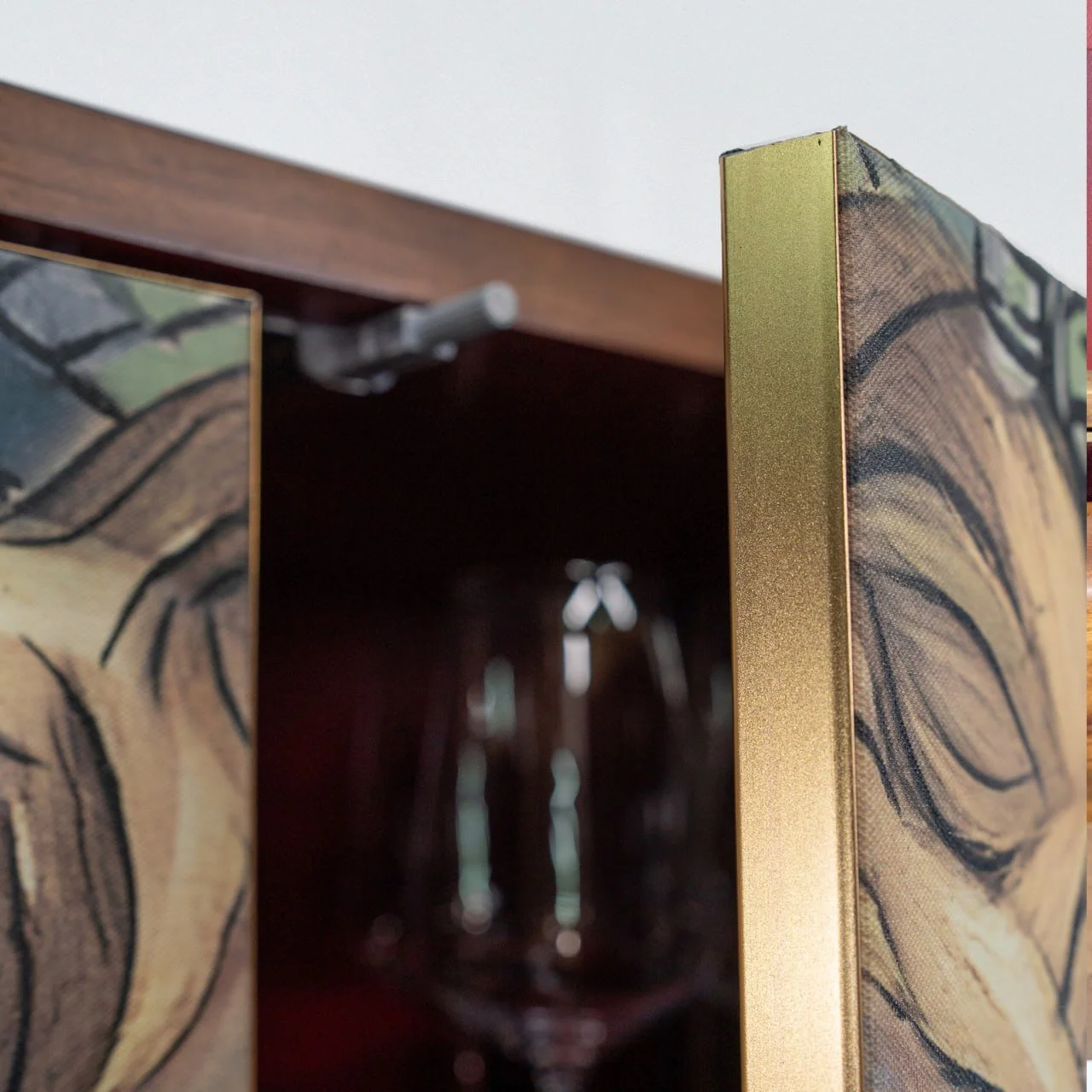 Penhun-insidedetails-barcabinet-paint-art-artist-handmade-interior-decore-orbleg-woodcabinet-luxcabinet-modern-07.jpg