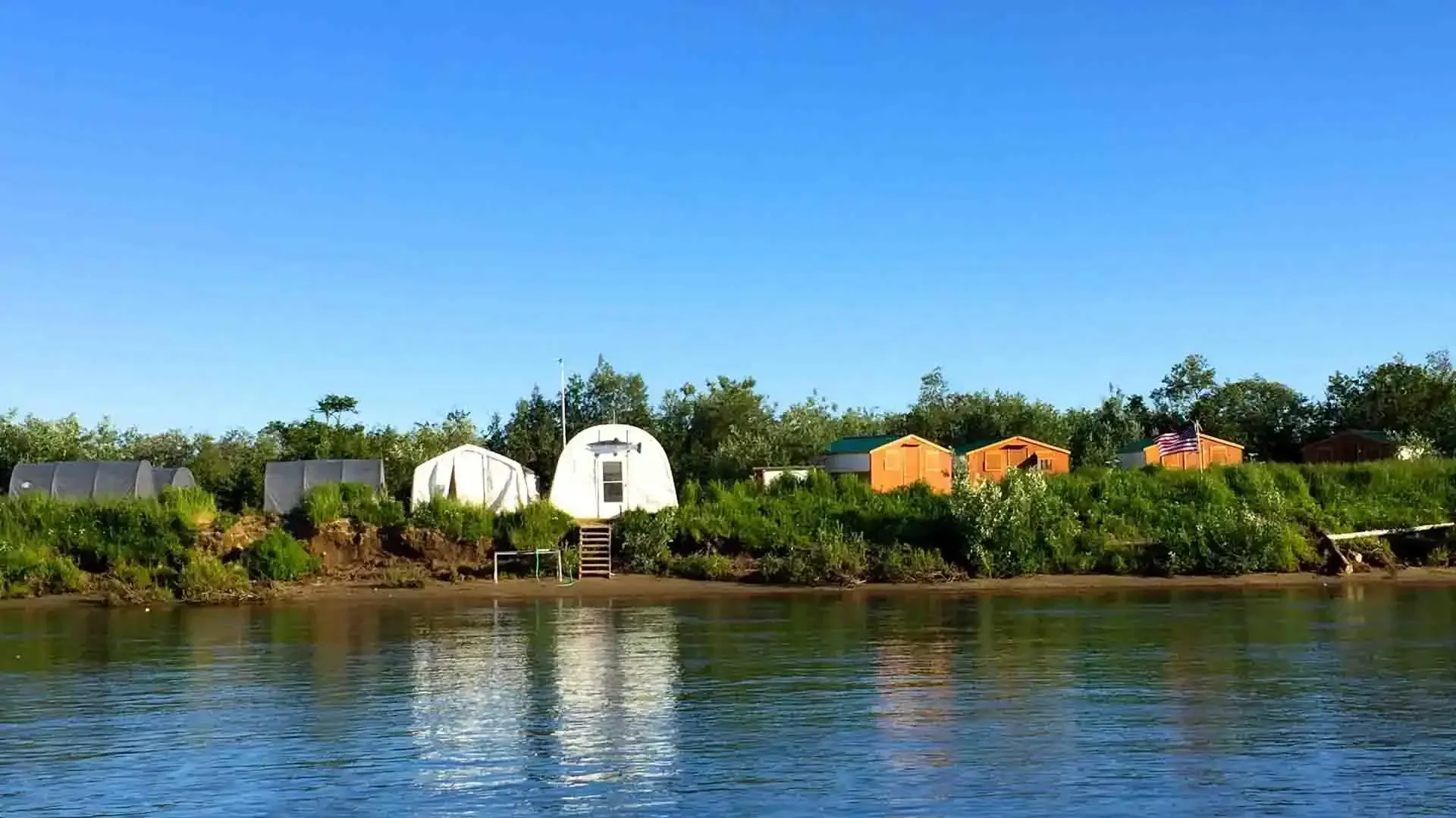 anderson-alaska-salmon-camp-river-view.webp