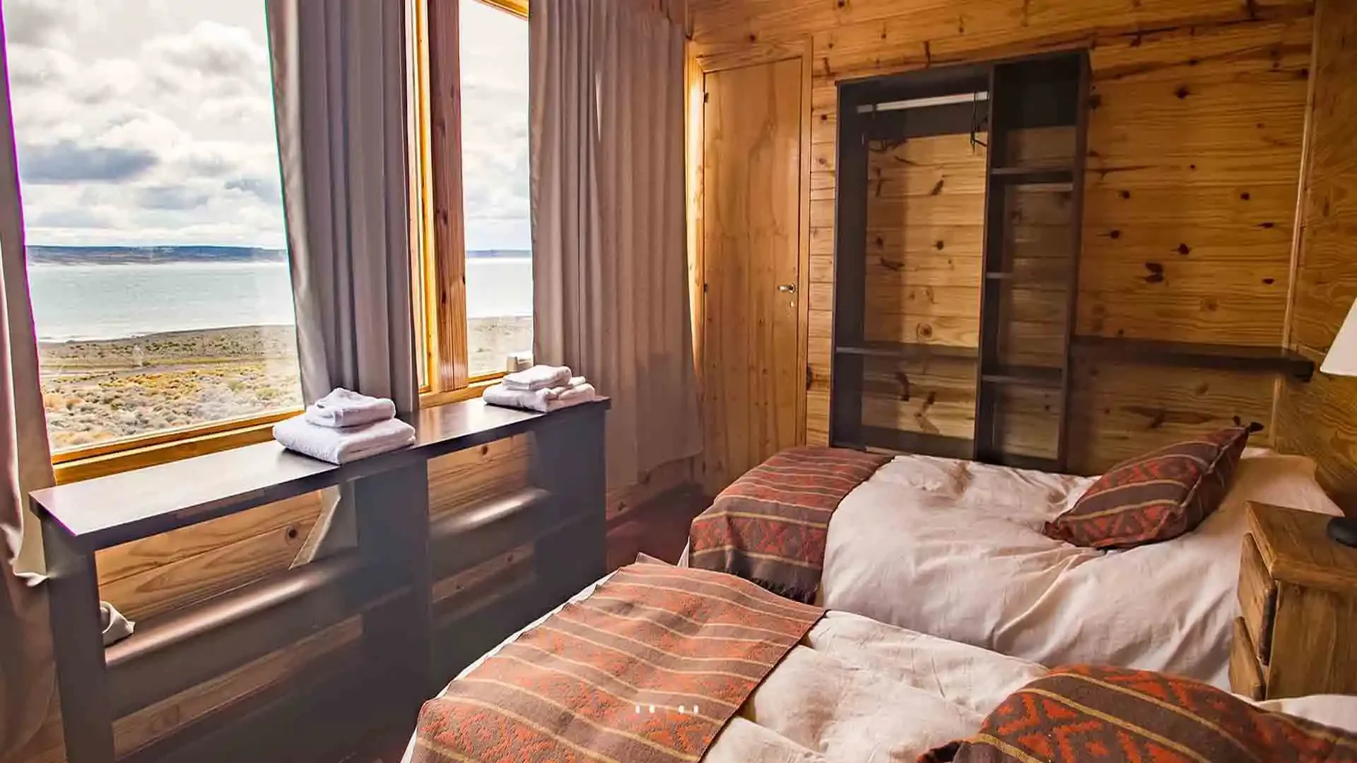 jurassic-lake-lodge-room-view-argentina-fly-fishing.webp
