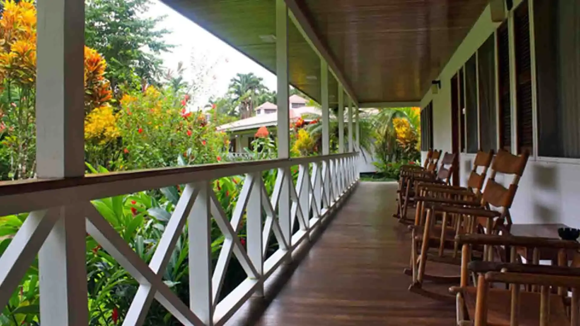 rioparisminalodge-costarica-tropical-porch-fly-fishing-view.webp