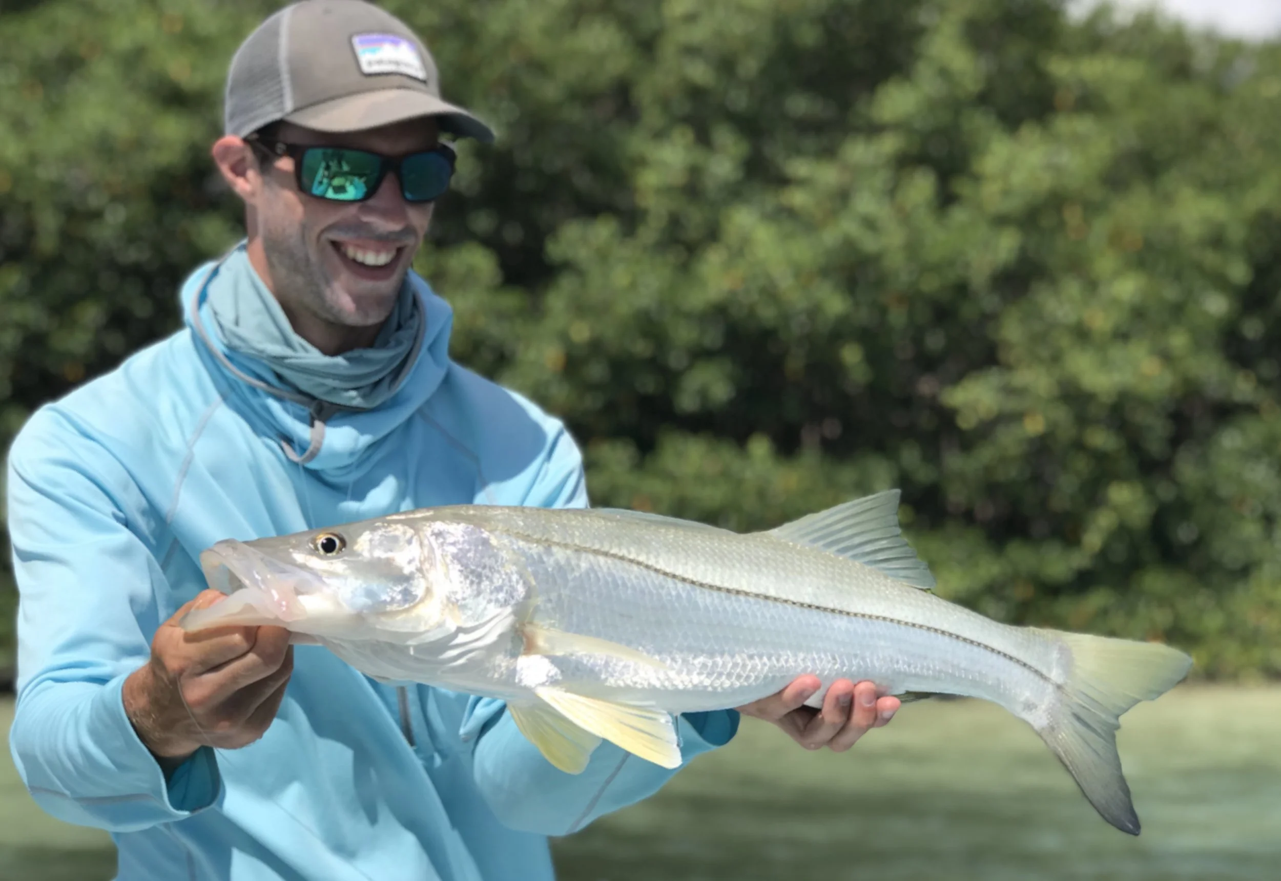 ascension-bay-mexico-angler-catching-snook.jpg.JPEG