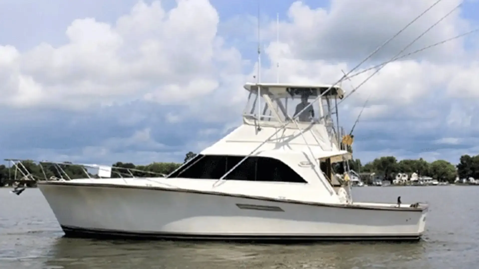 44-foot Tranquility sportfishing yacht with air conditioning, 23-knot cruise speed, Cummins diesel engine, and a fighting chair for big-game fishing.