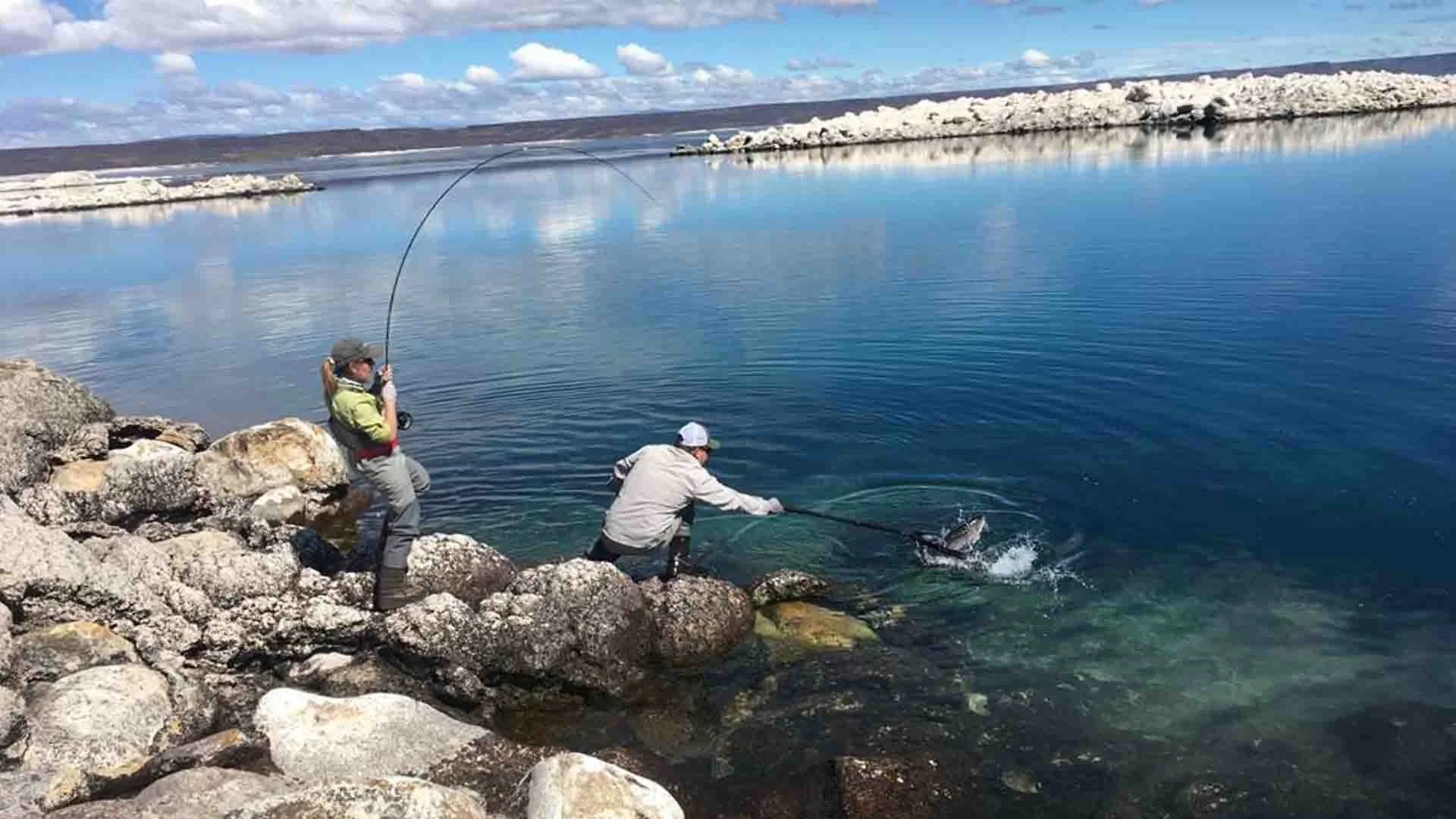 new-lodge-jurassic-lake.html-angler-with-guide-netting-rainbow-005.jpeg
