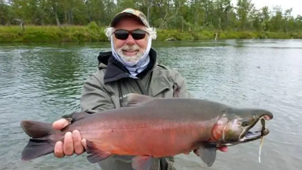 alaska-dave-duncan-sons-angler-king-salmon-fishing-river.webp