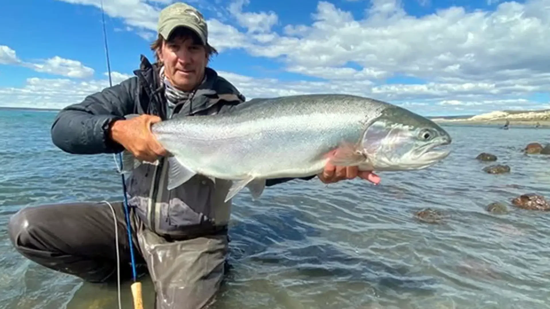 fly-fisherman-large-rainbow-trout-jurassic-lake-argentina.webp