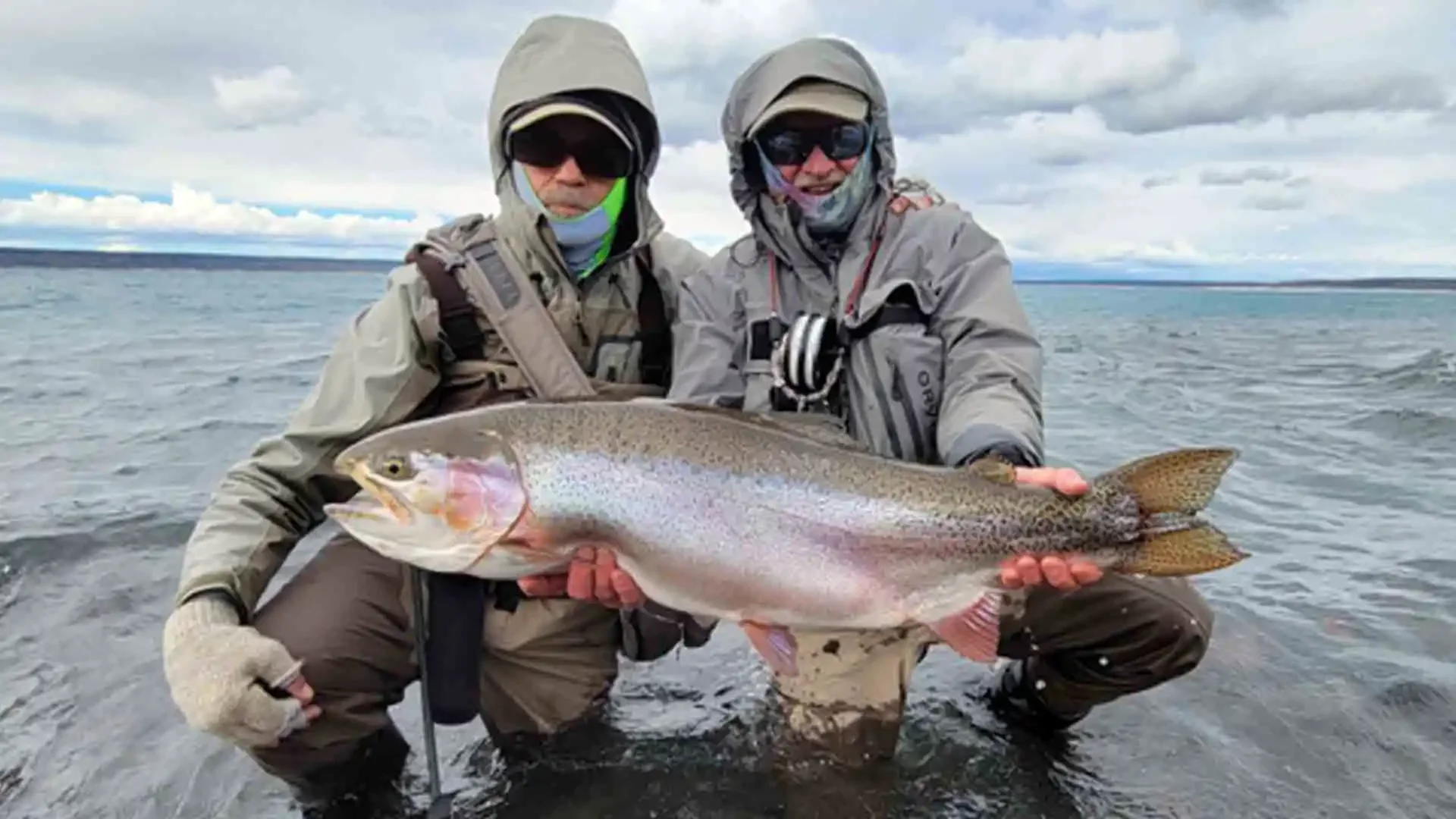 jurassic-lake-lodge-argentina-two-anglers-big-rainbow-trout-fishing.webp