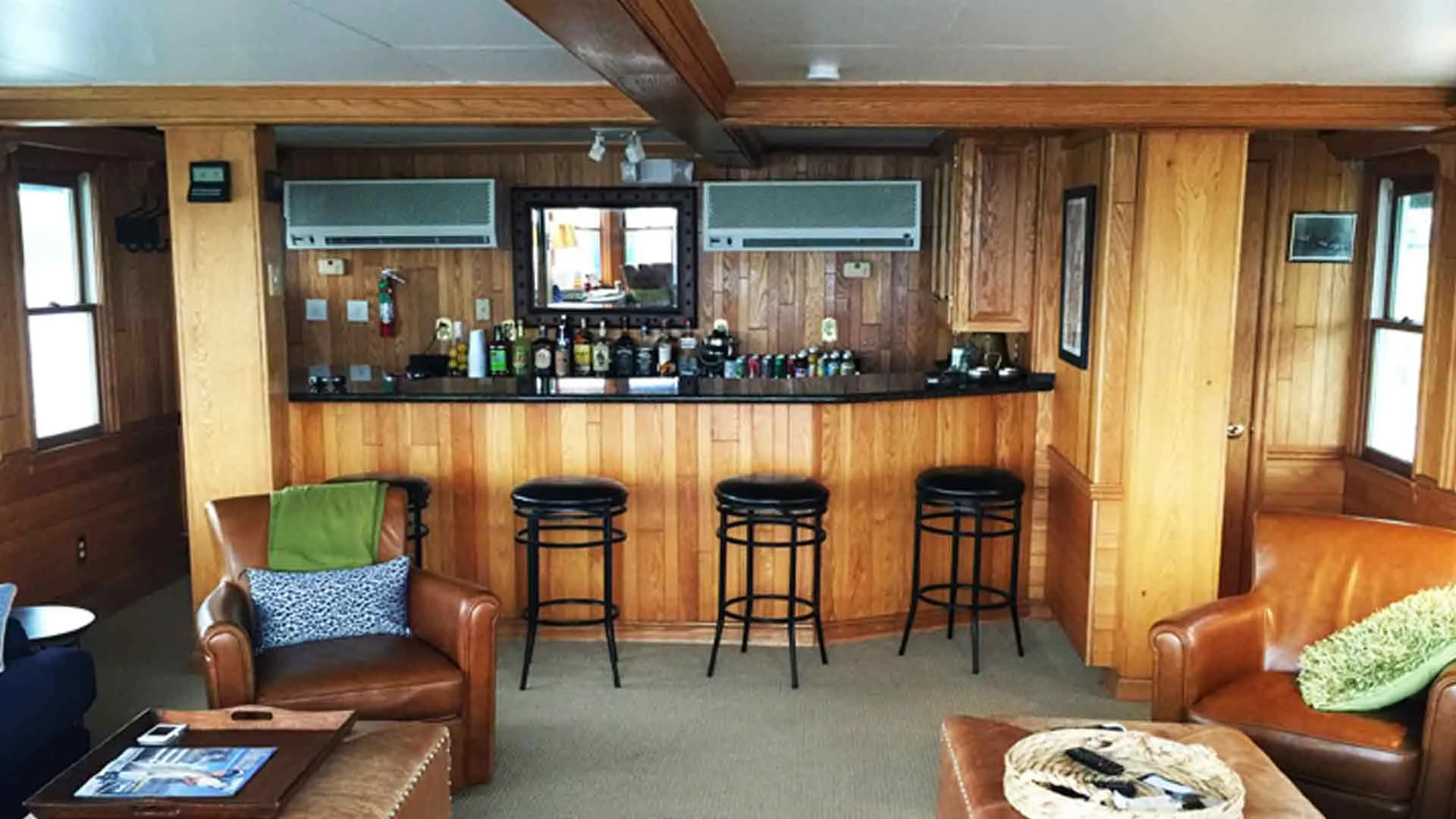 dogwood-lodge-bar-interior-lower48.jpg